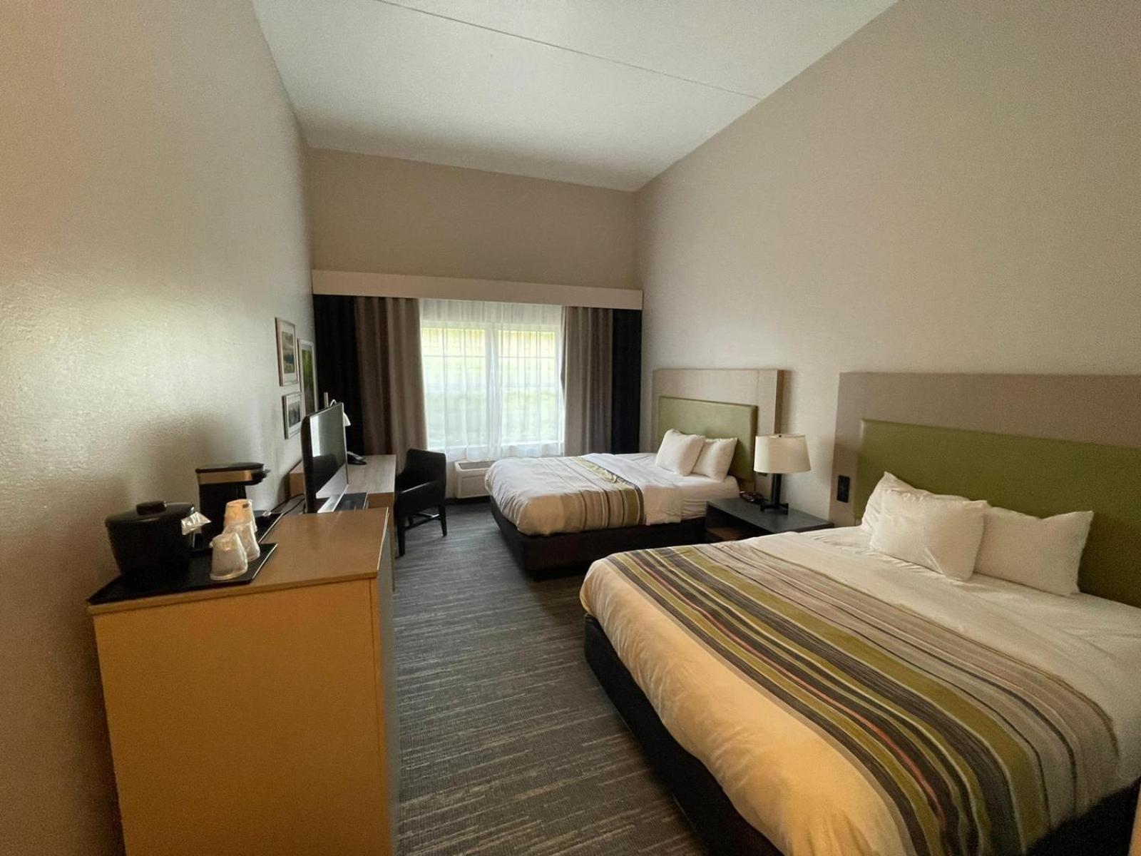 La Quinta Inn & Suites by Wyndam Knoxville West photo 23