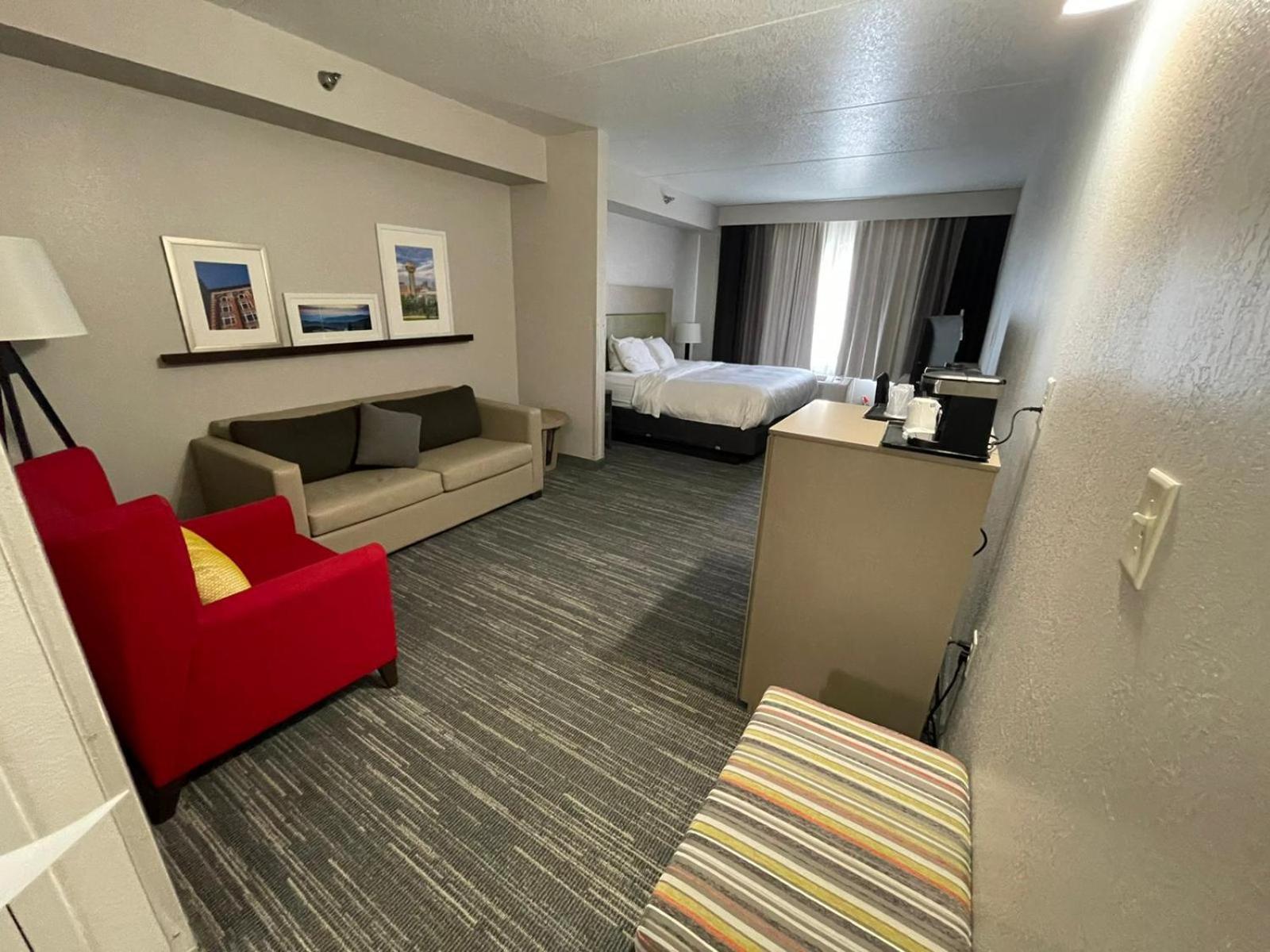 La Quinta Inn & Suites by Wyndam Knoxville West photo 24