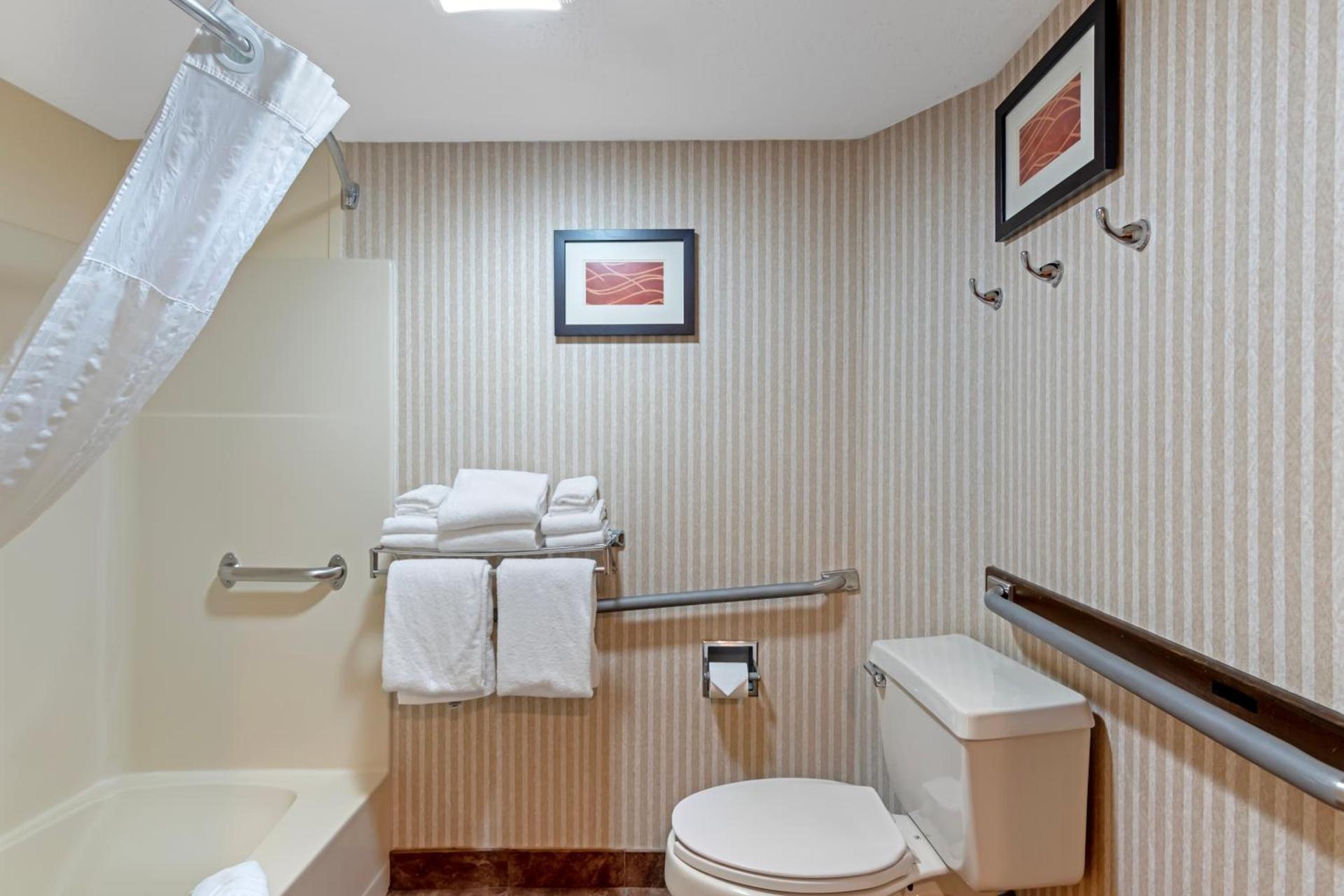 Comfort Inn Bangor North photo 34