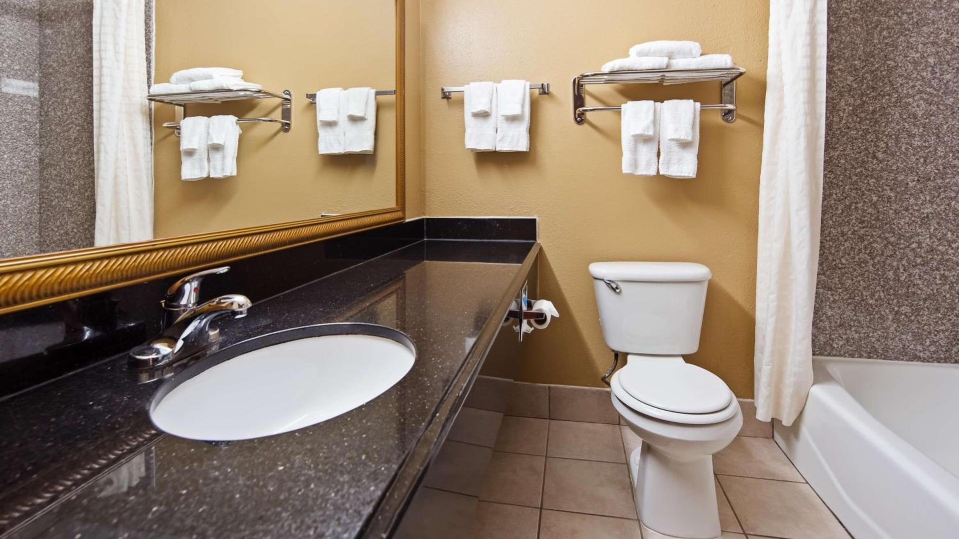Broadway INN & SUITES OKC photo 5