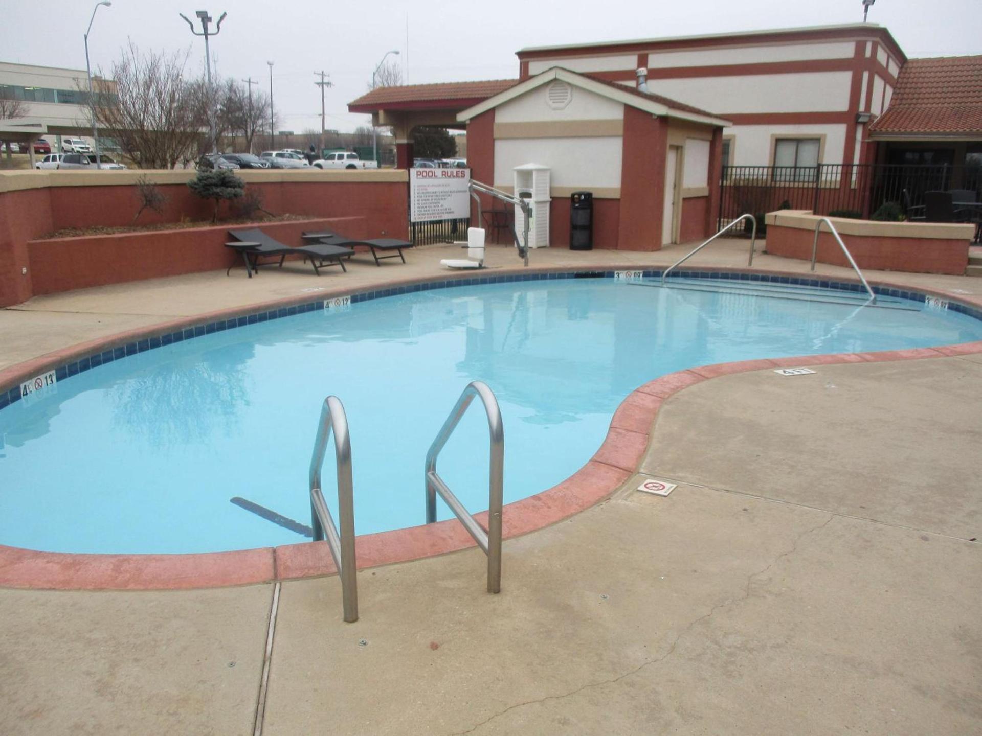 Broadway INN & SUITES OKC photo 2