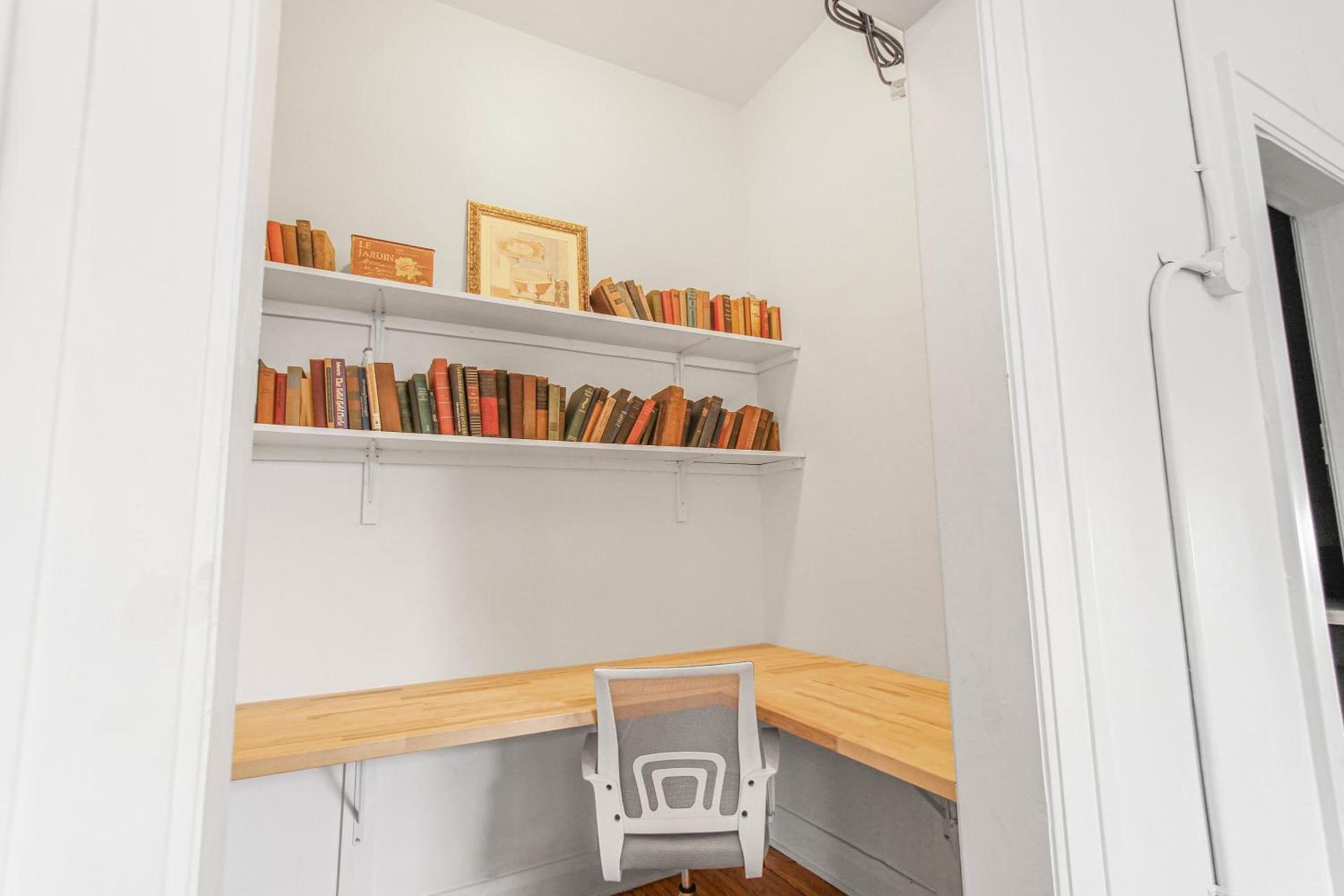 Library Square Suites photo 9