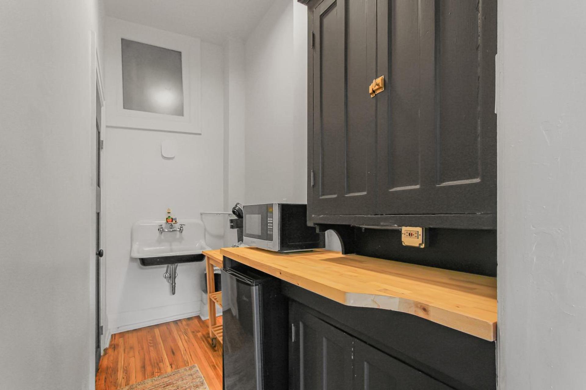 Library Square Suites photo 16