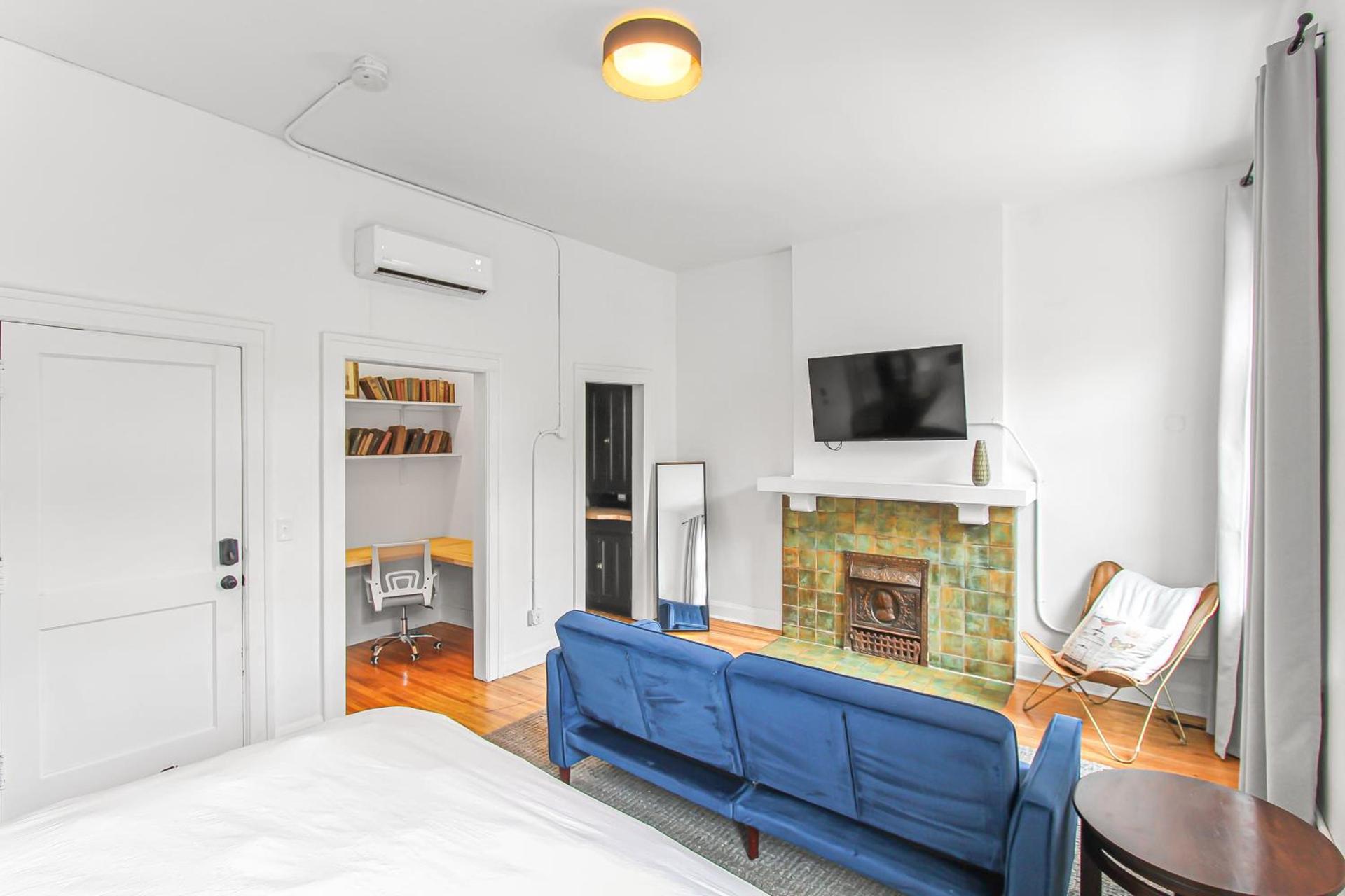 Library Square Suites photo 3