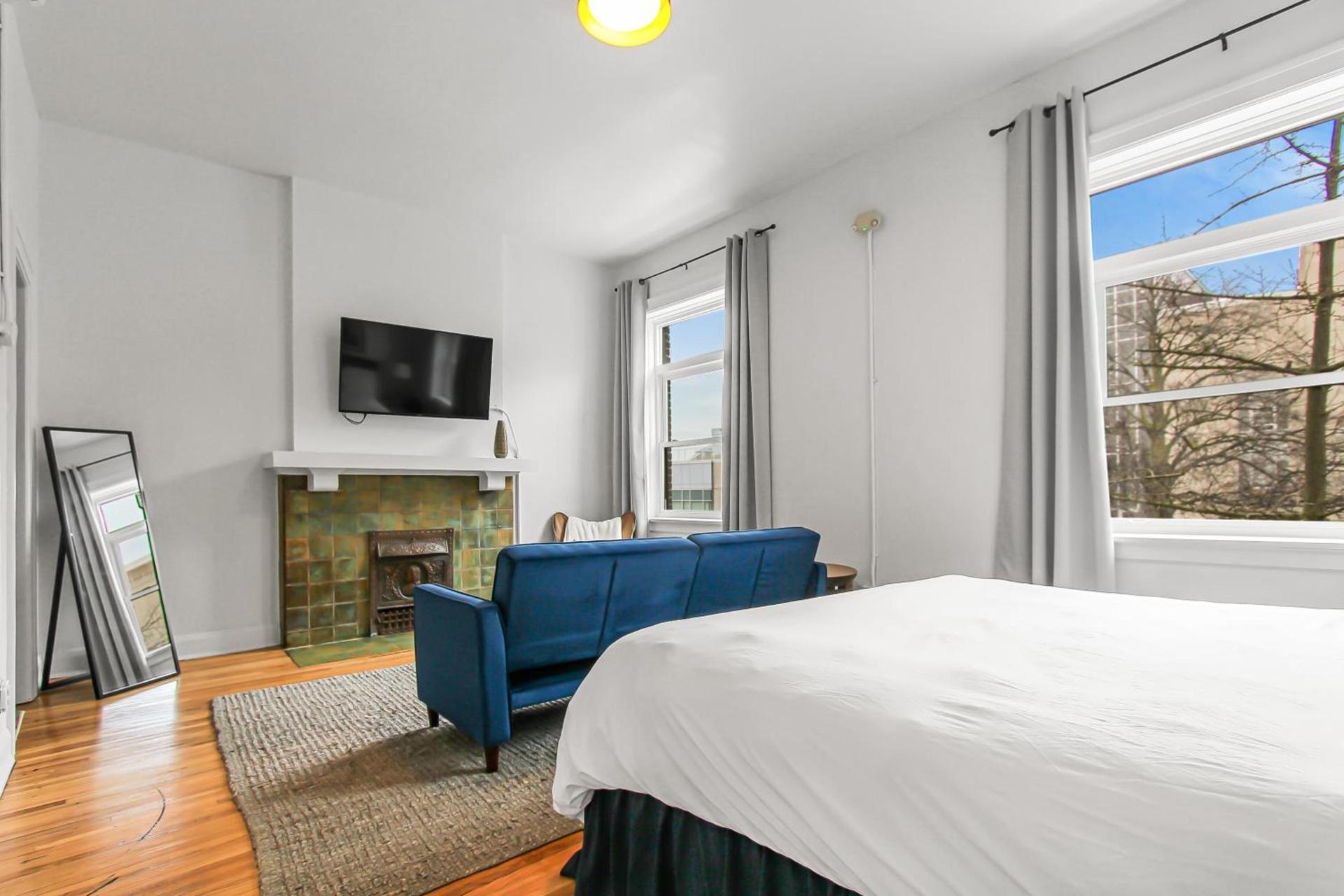 Library Square Suites photo 19