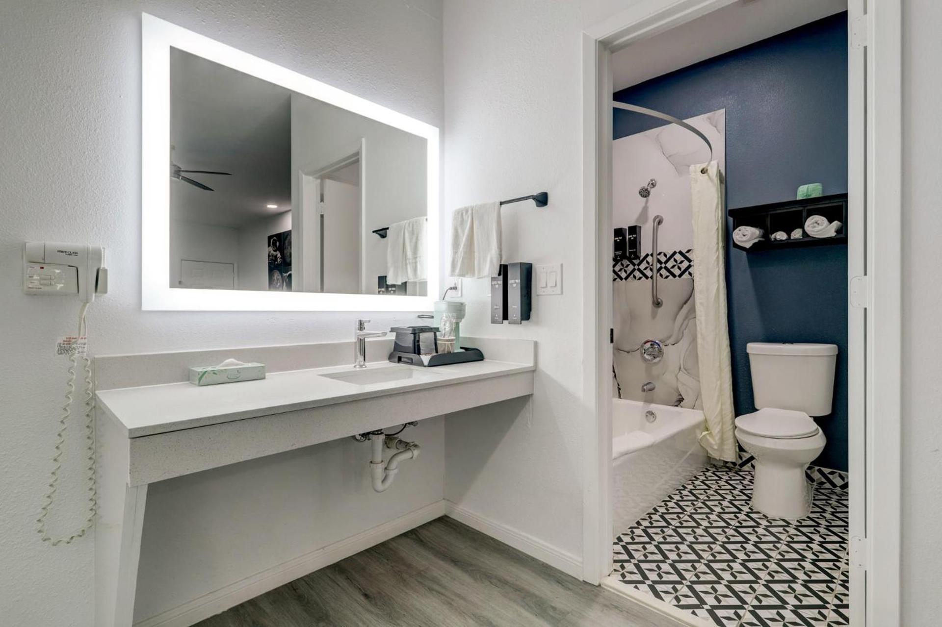 Grand Villa Inn Galleria photo 20