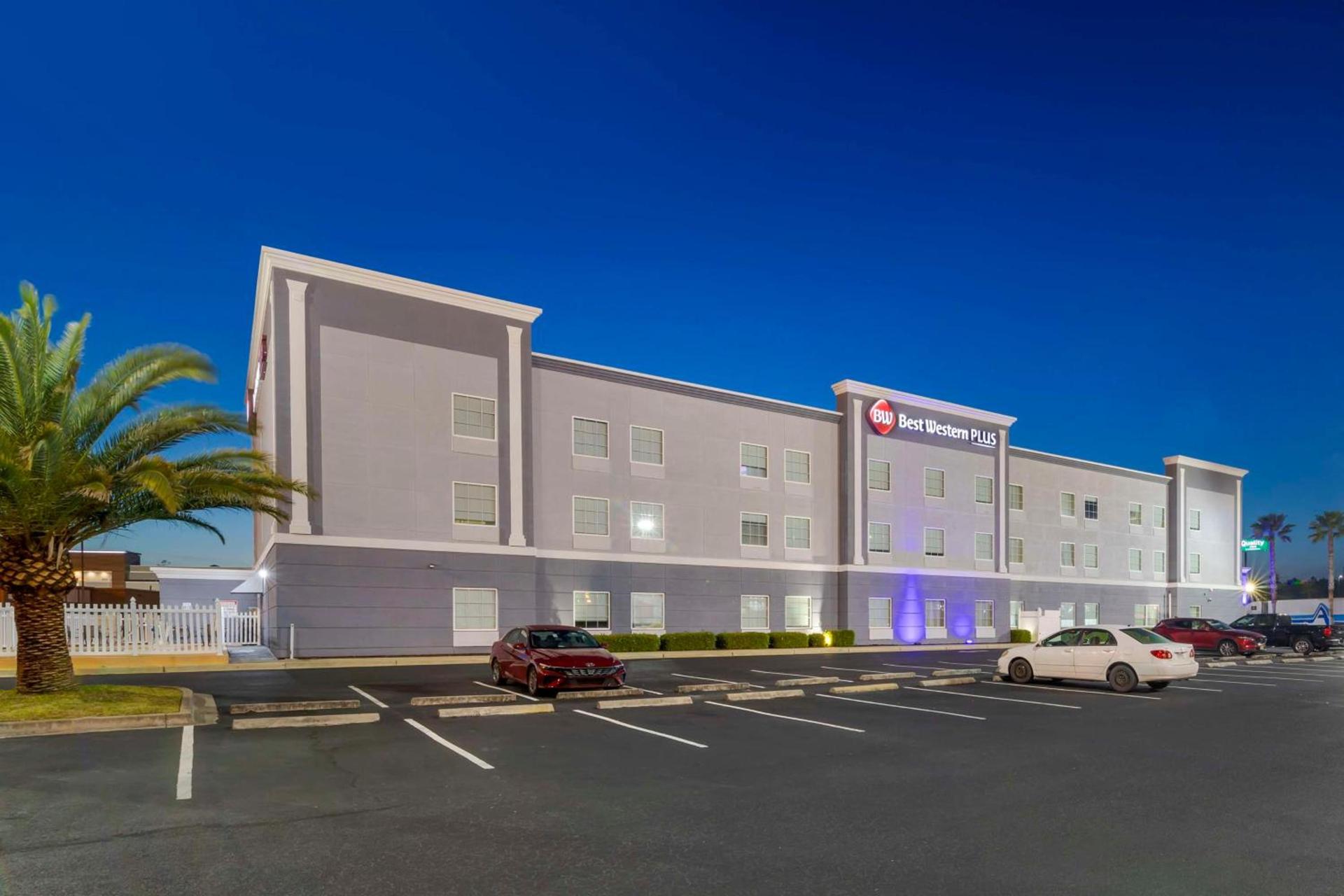 Best Western Plus Brunswick Inn & Suites photo 9