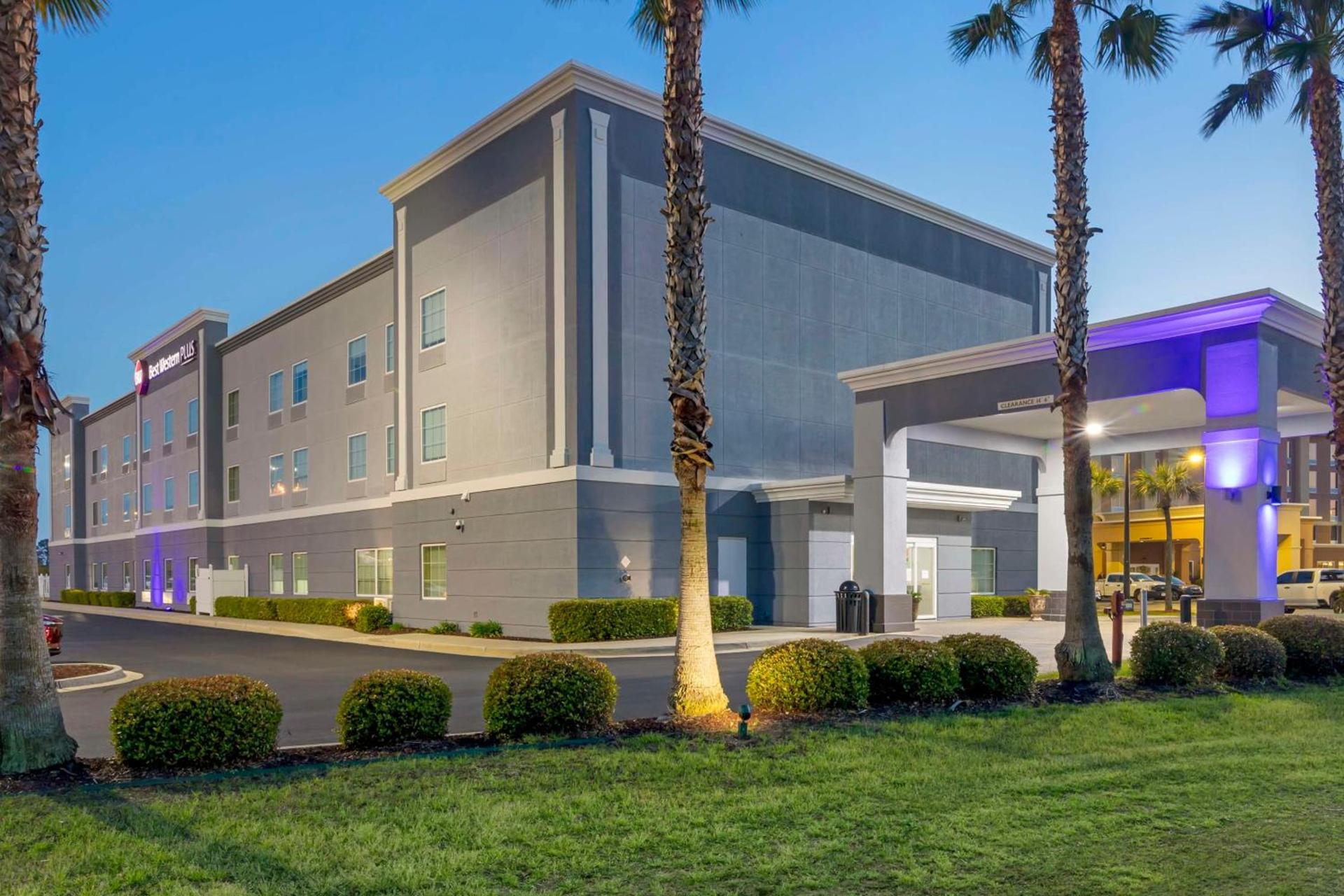 Best Western Plus Brunswick Inn & Suites photo 10