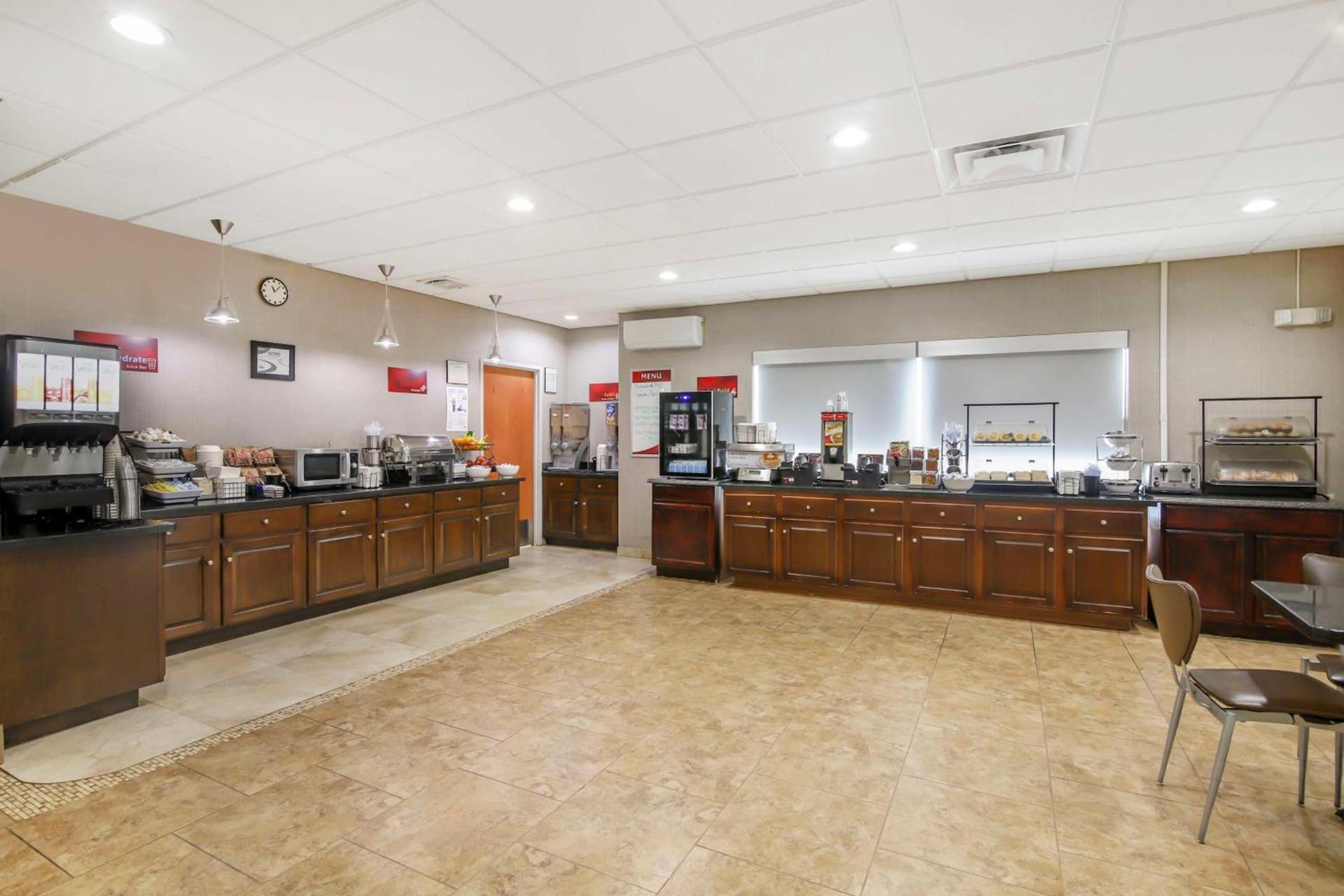 Best Western Plus Brunswick Inn & Suites photo 5
