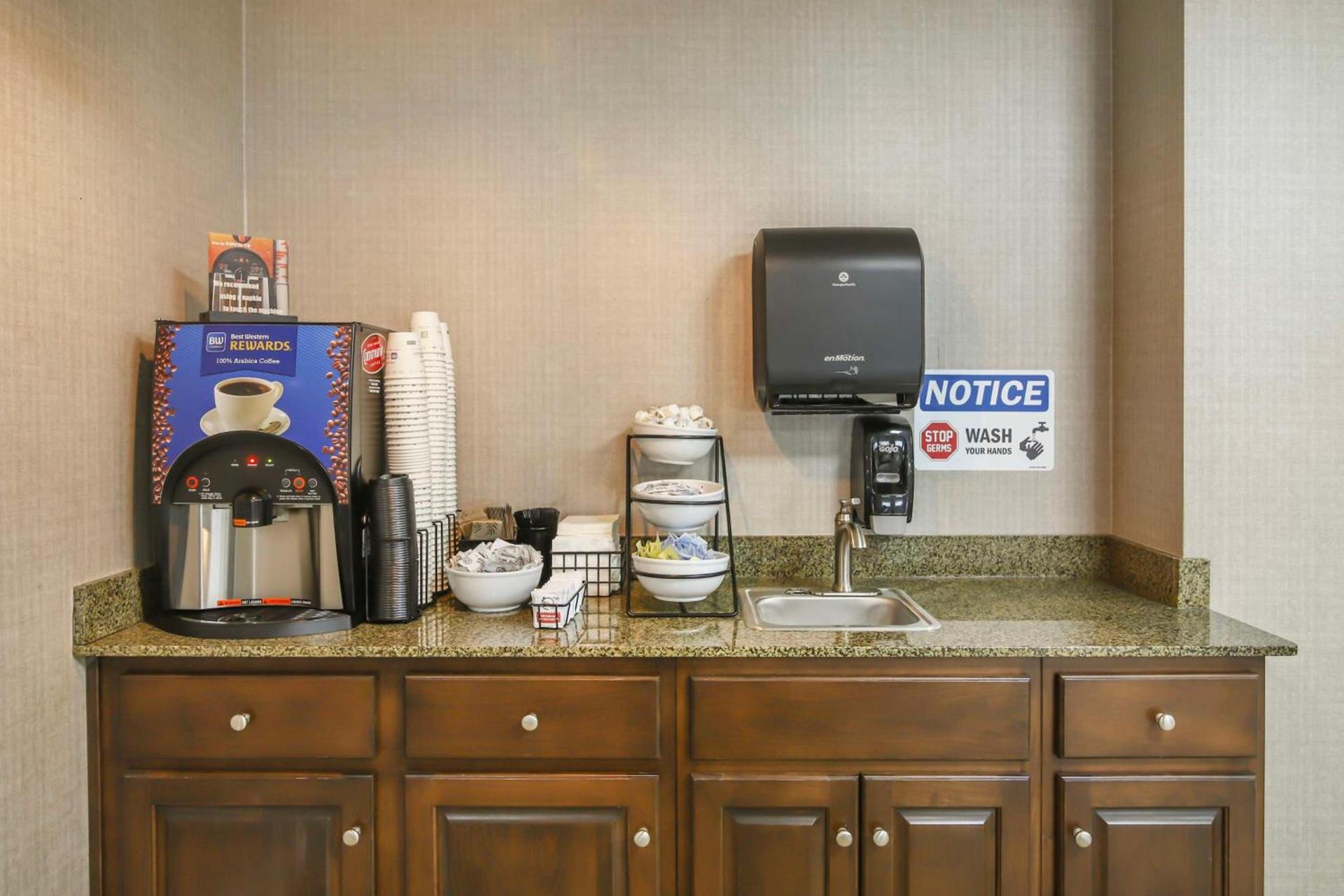 Best Western Plus Brunswick Inn & Suites photo 39
