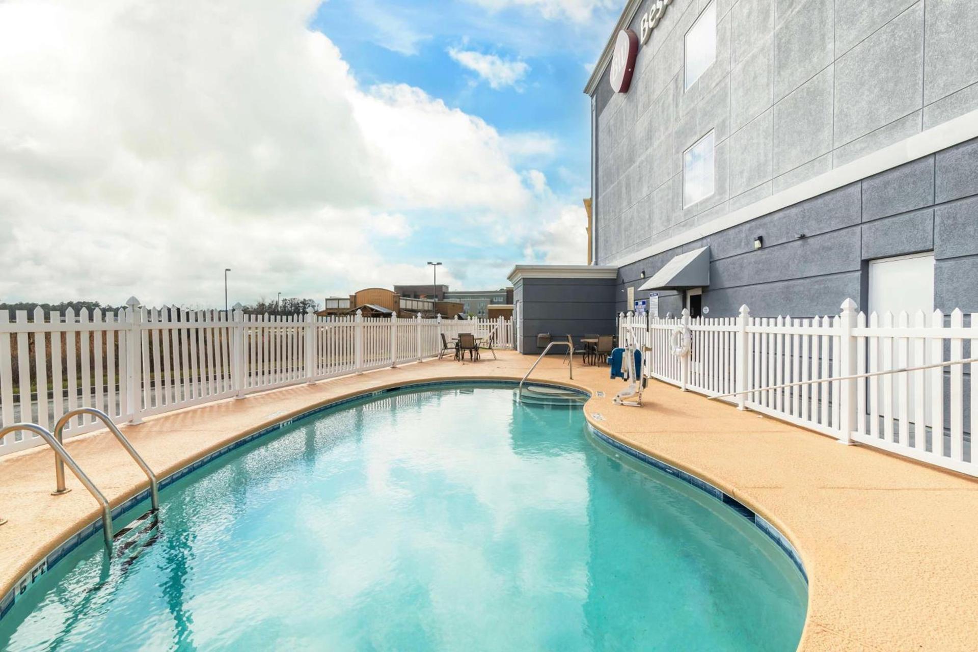 Best Western Plus Brunswick Inn & Suites photo 2