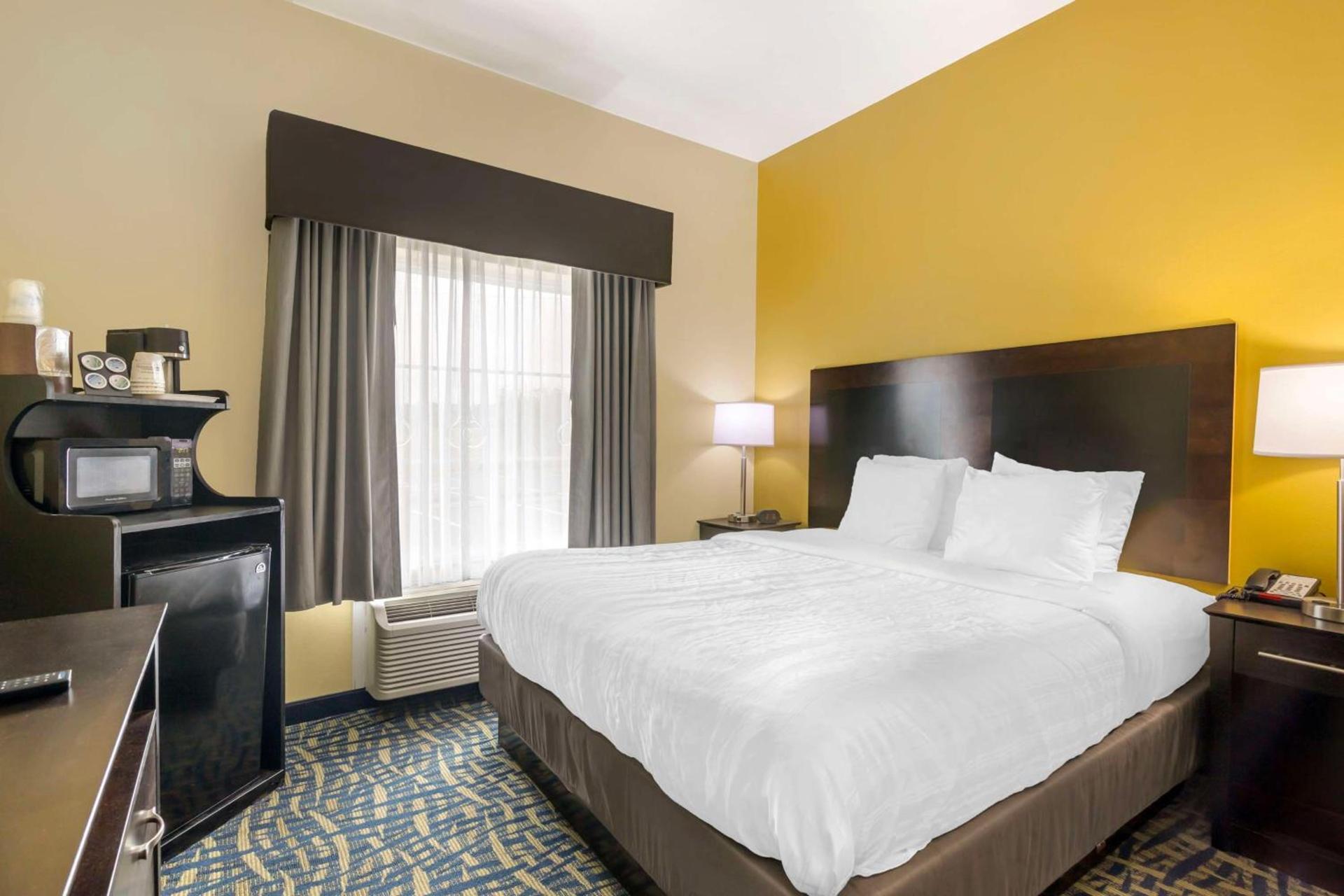 Best Western Plus Brunswick Inn & Suites photo 3