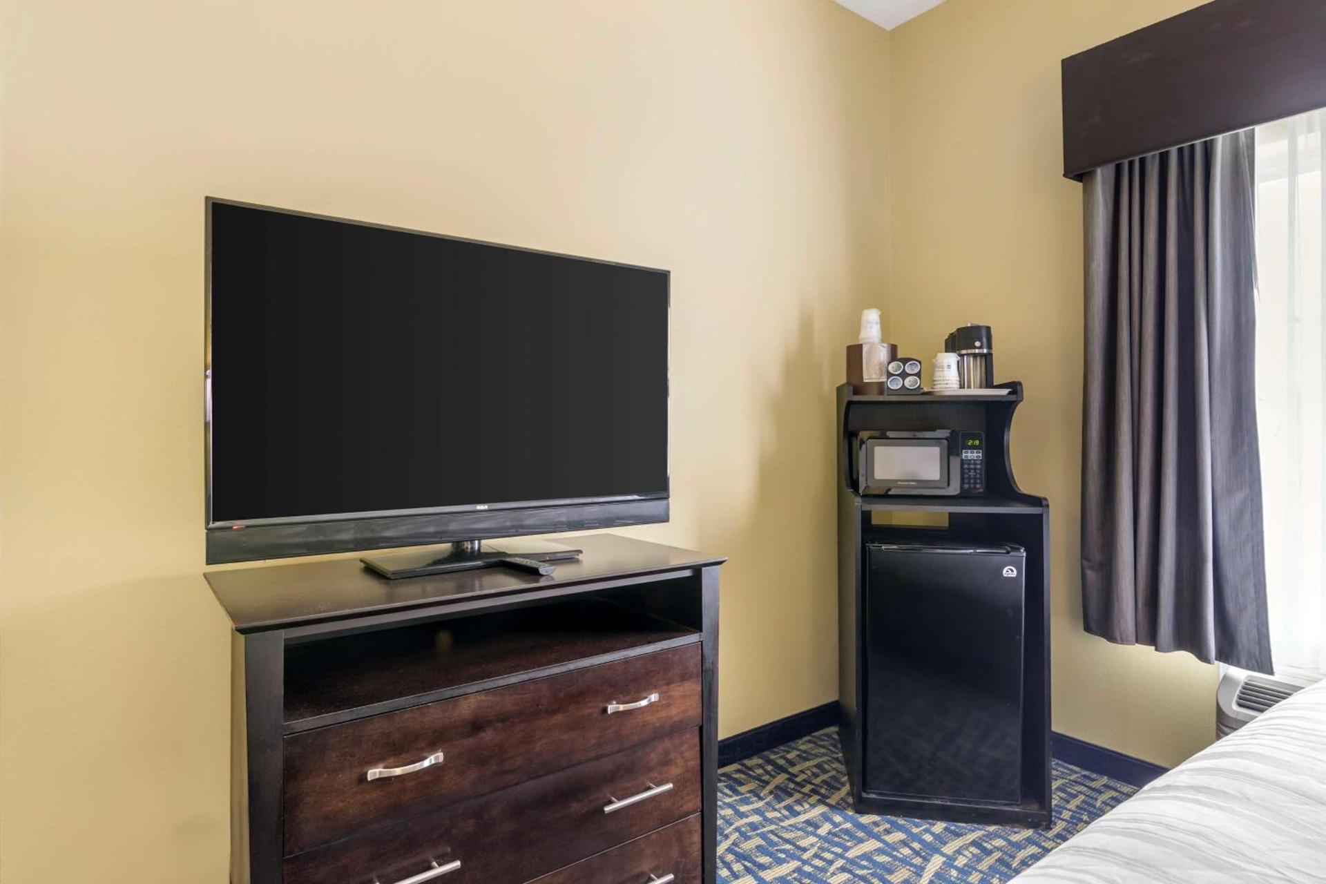 Best Western Plus Brunswick Inn & Suites photo 14