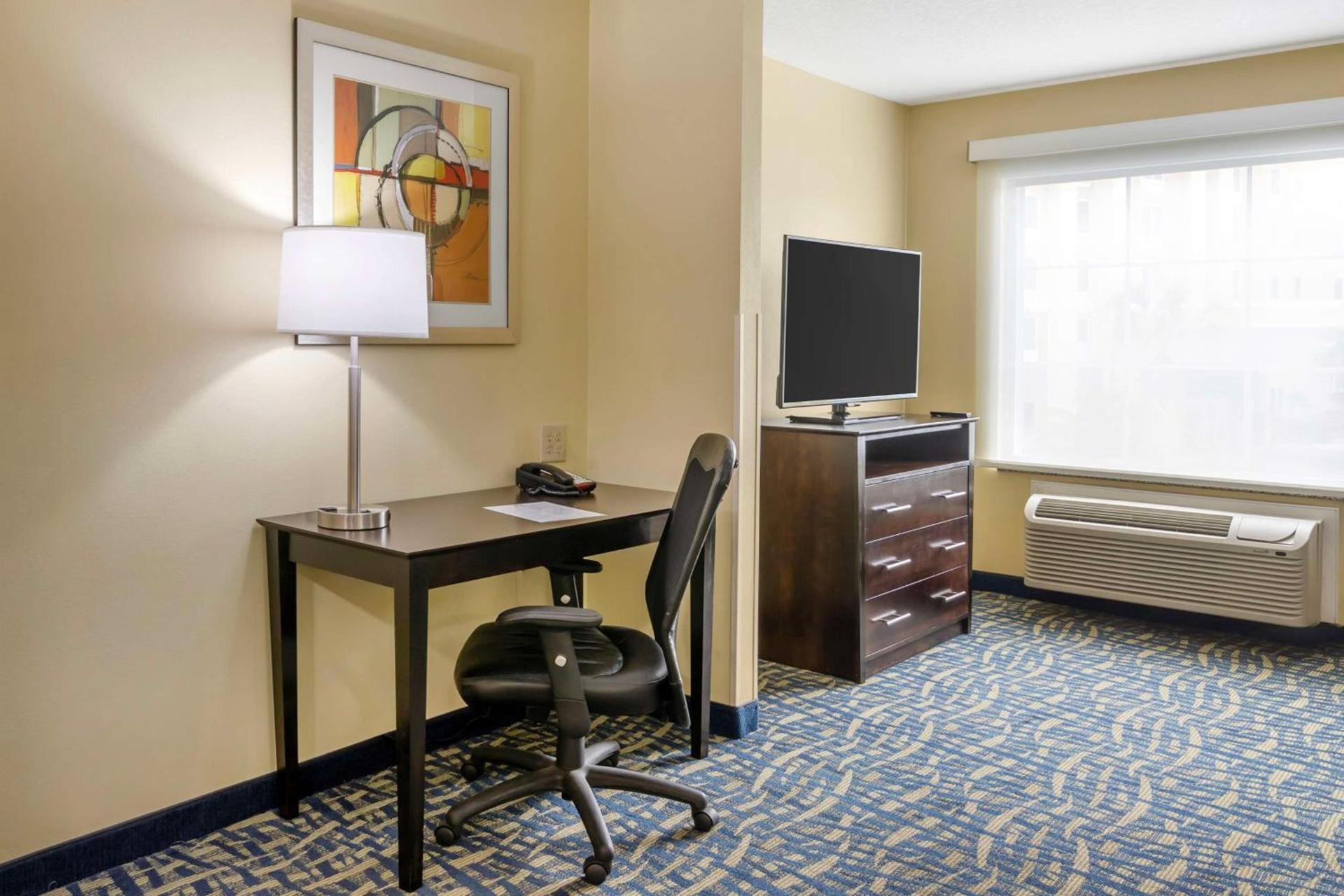 Best Western Plus Brunswick Inn & Suites photo 16