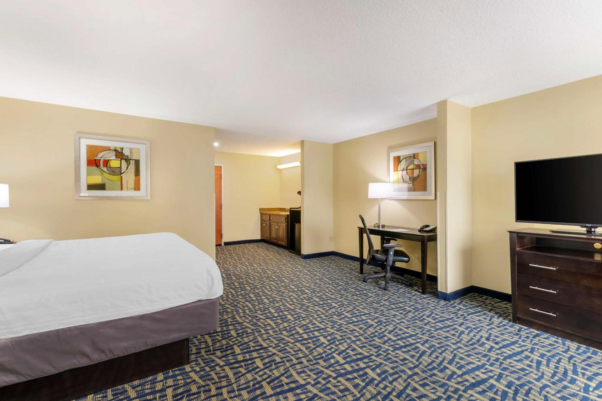 Best Western Plus Brunswick Inn & Suites photo 18