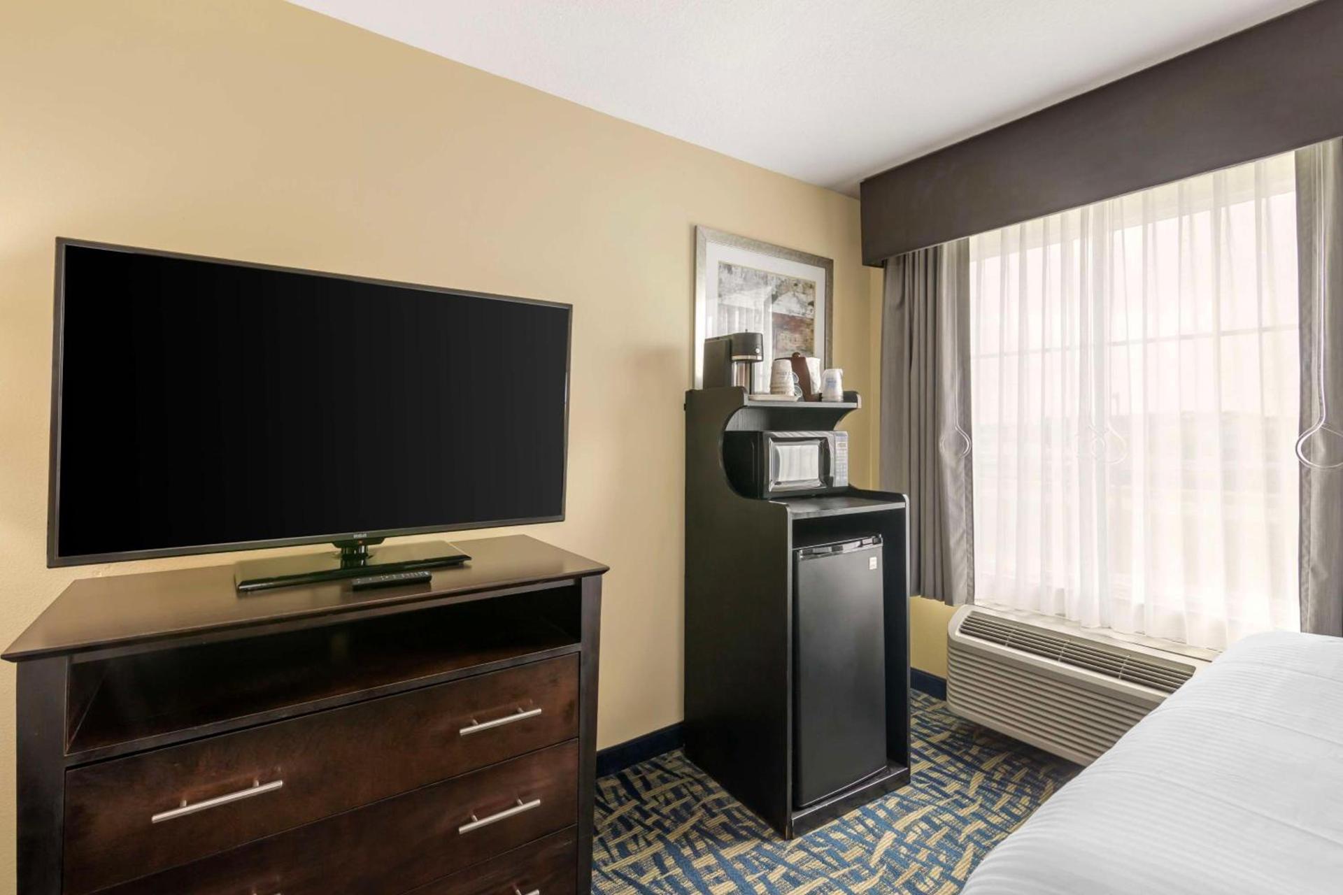 Best Western Plus Brunswick Inn & Suites photo 23
