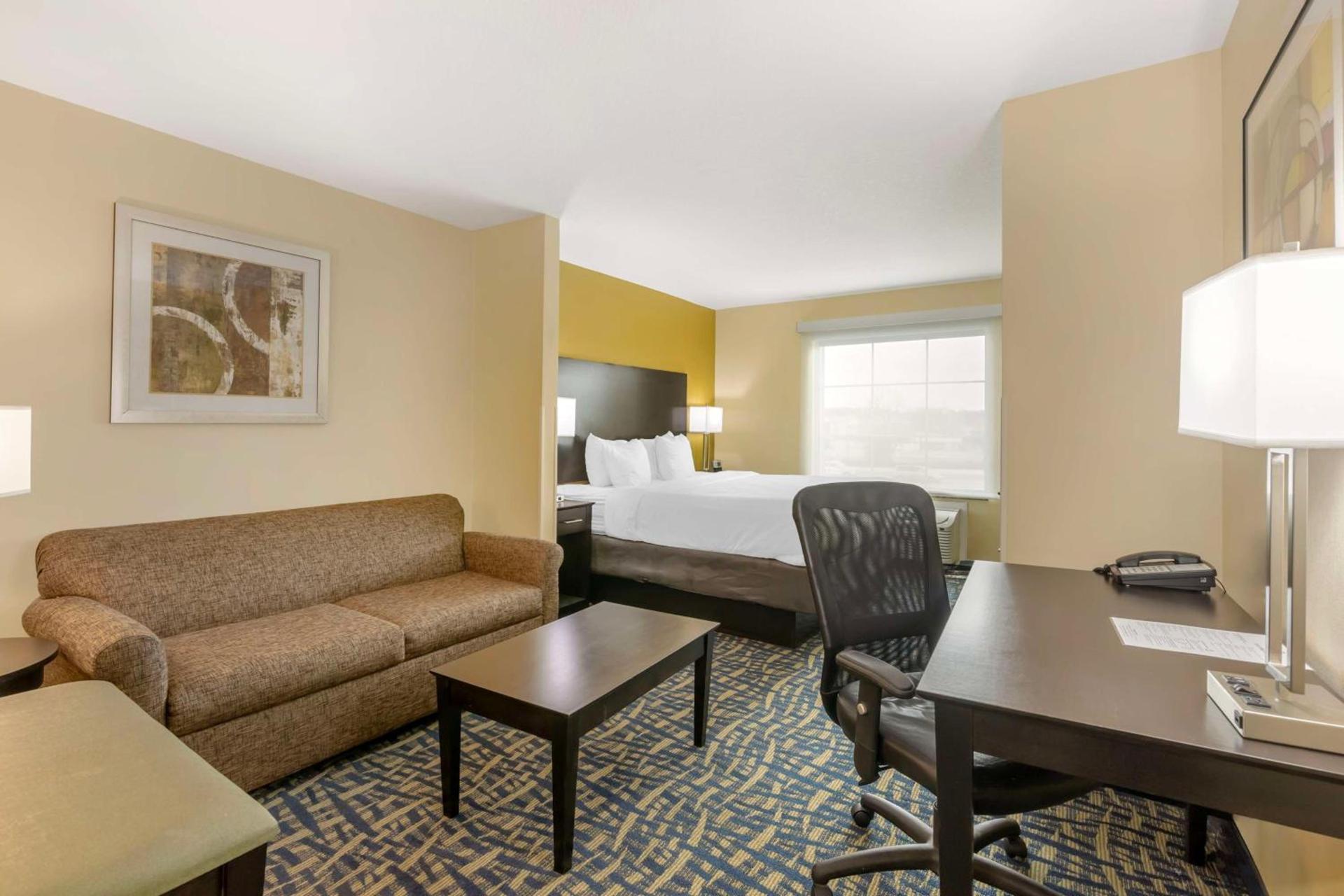 Best Western Plus Brunswick Inn & Suites photo 6