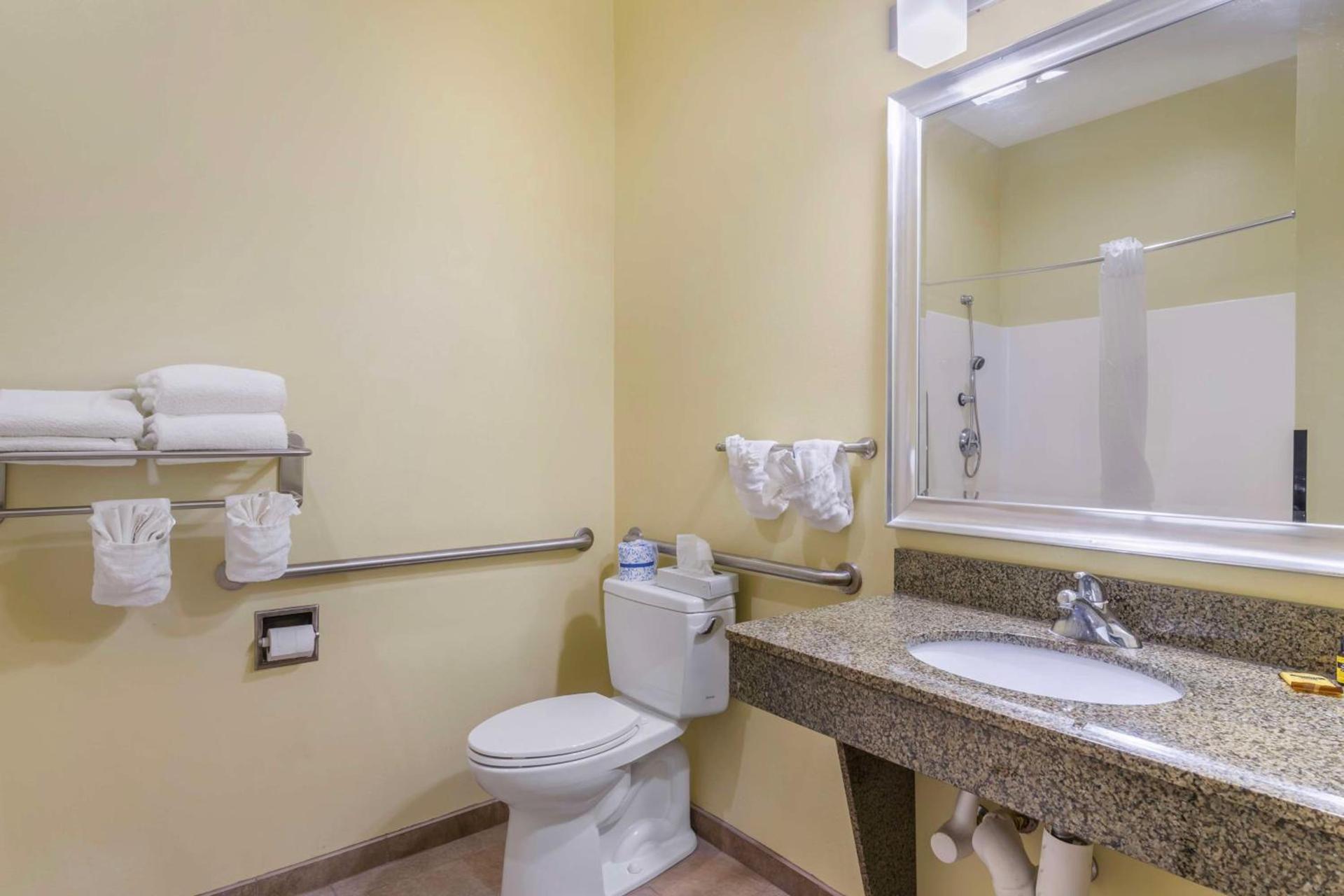 Best Western Plus Brunswick Inn & Suites photo 32