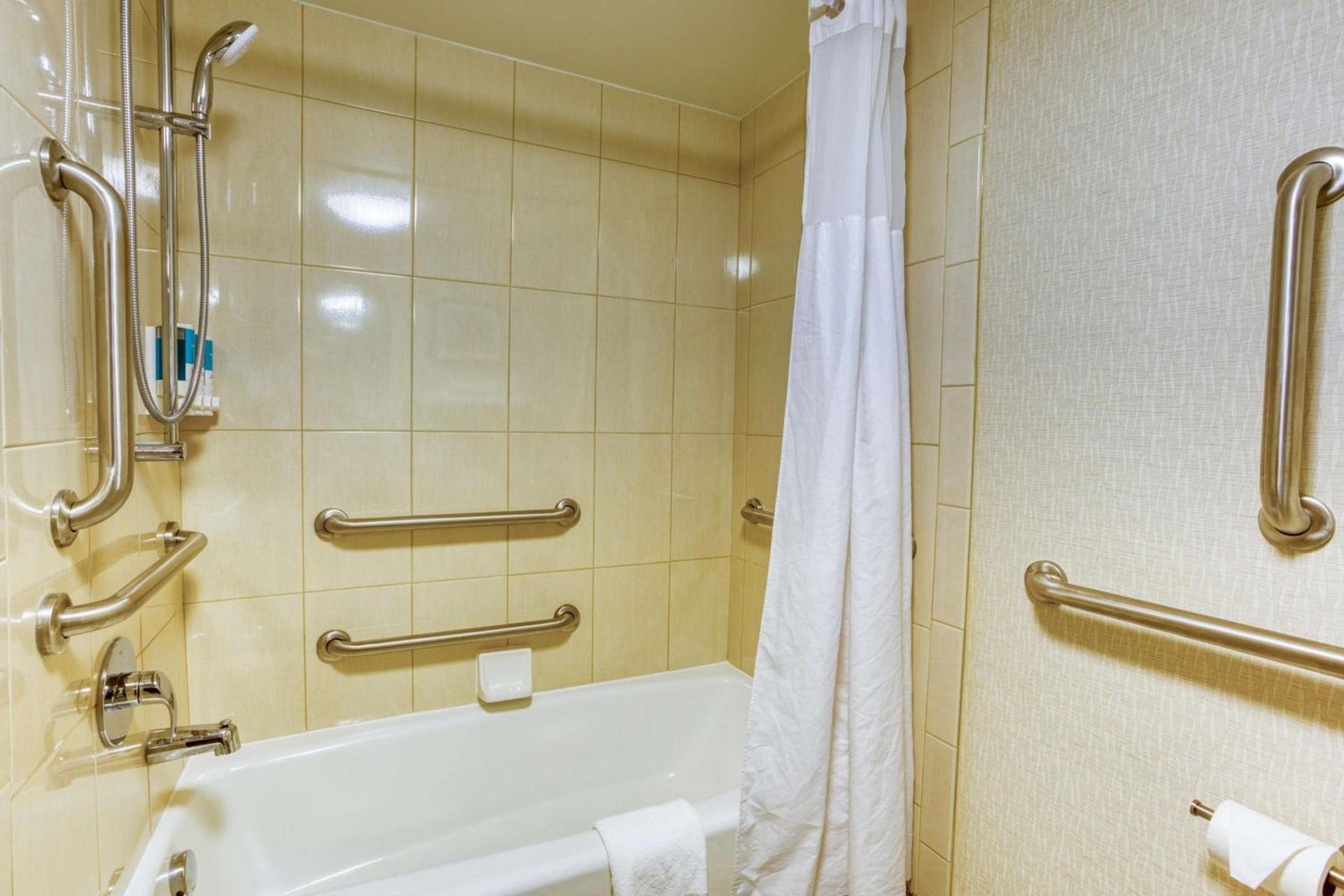 Drury Inn and Suites St Louis Collinsville photo 21