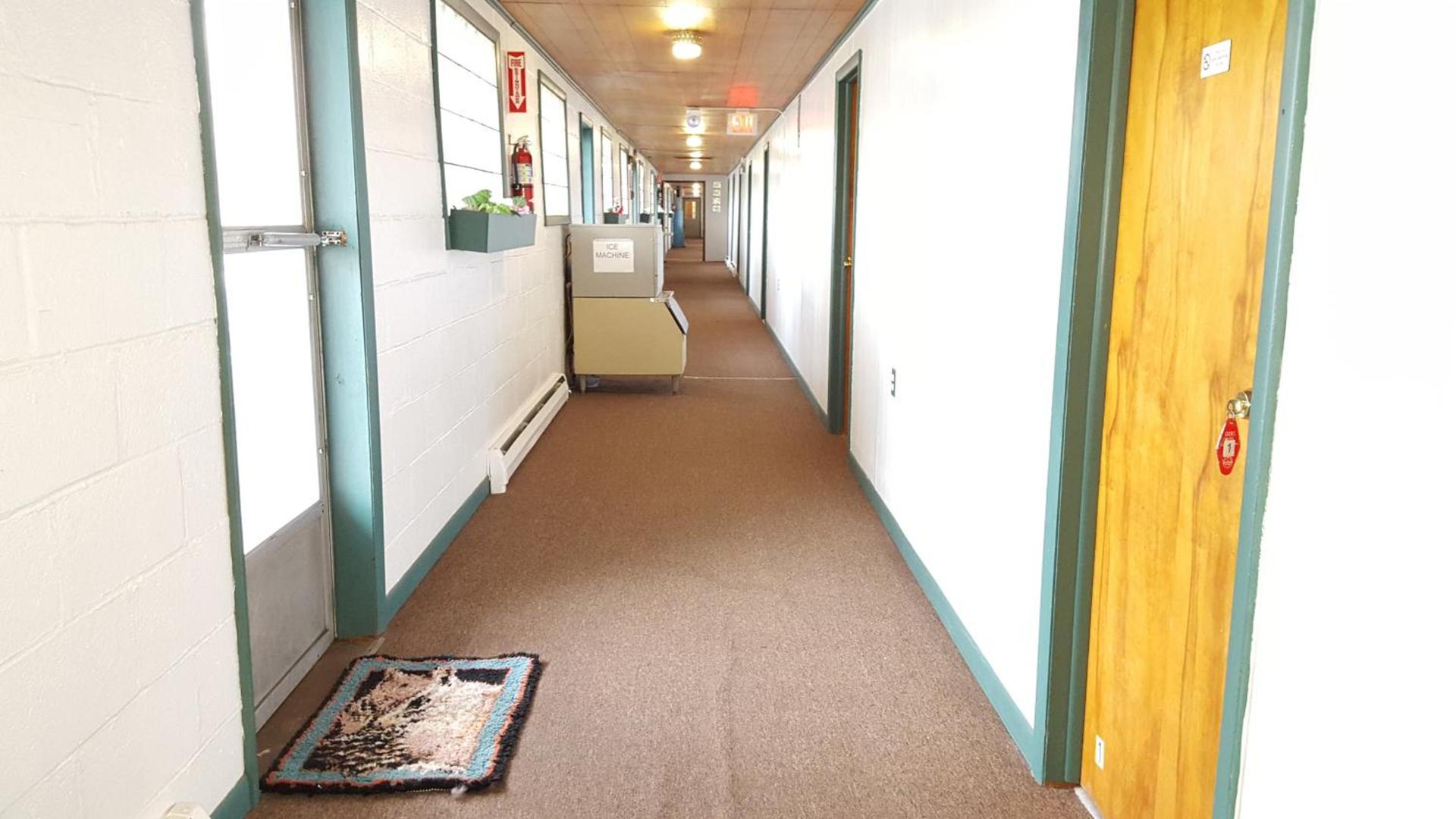Budget Inn photo 9