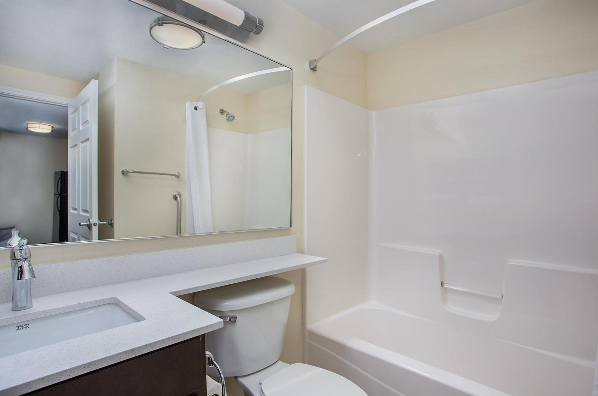 Candlewood Suites Bowling Green by IHG photo 25