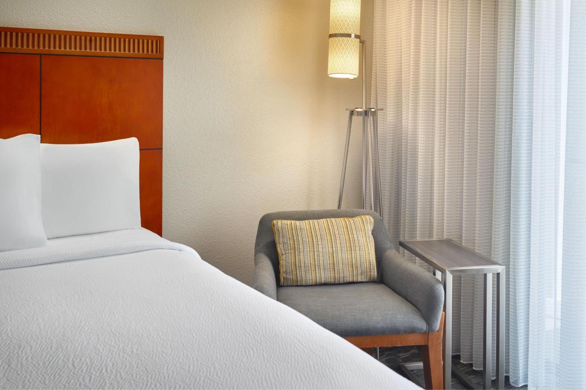 Courtyard by Marriott Atlanta Airport South/Sullivan Road photo 7