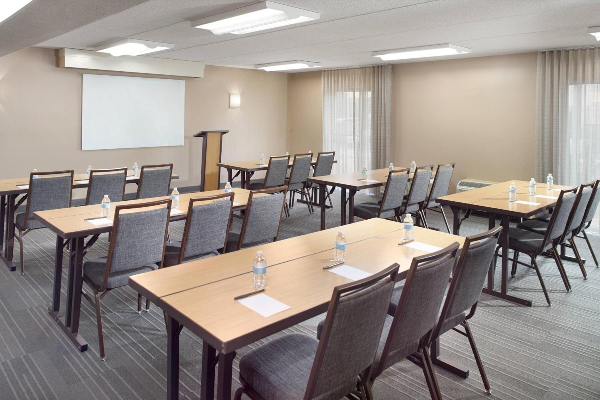 Courtyard by Marriott Atlanta Airport South/Sullivan Road photo 28
