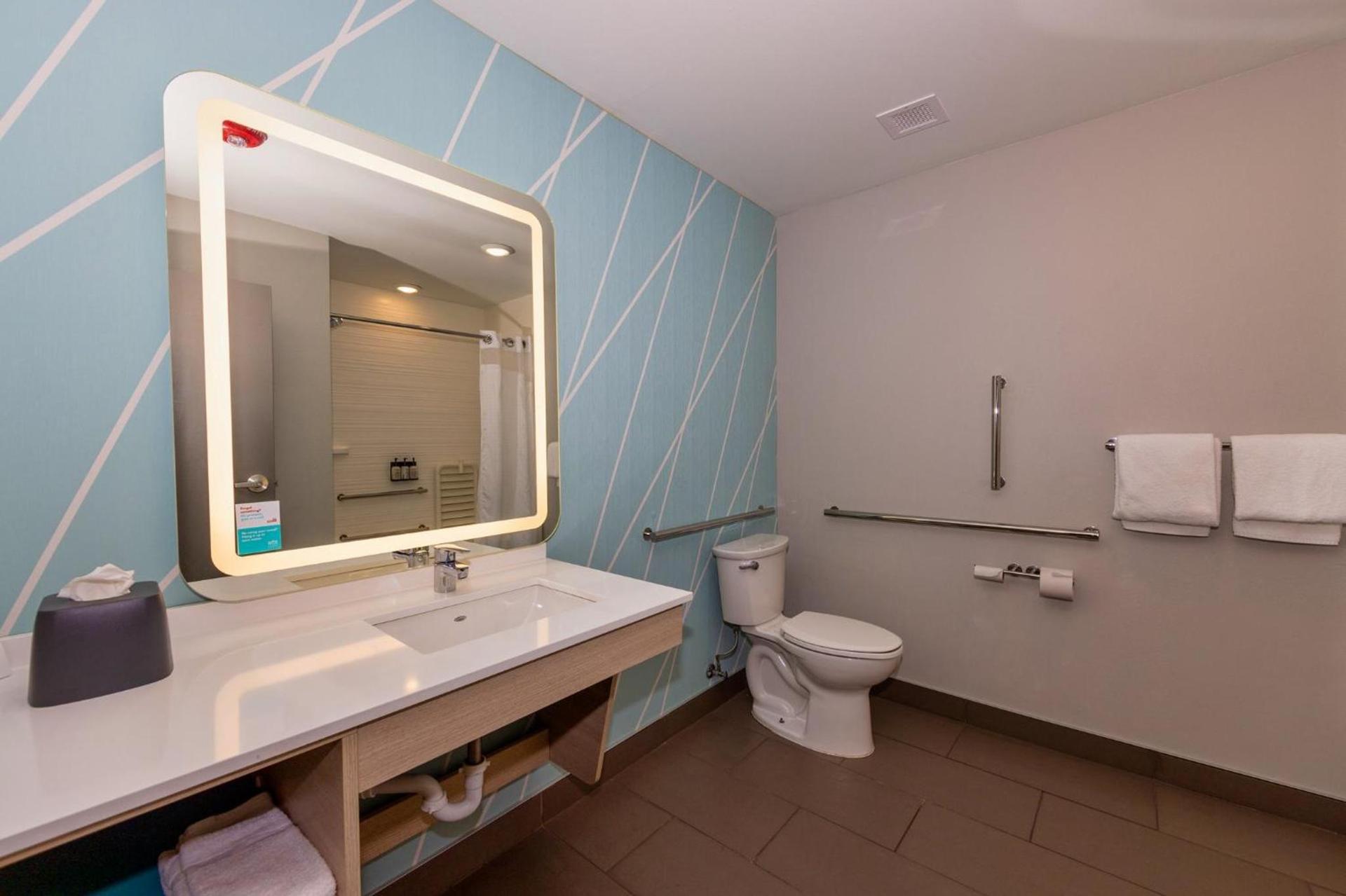Avid Hotels - Denver Airport Area by IHG photo 41