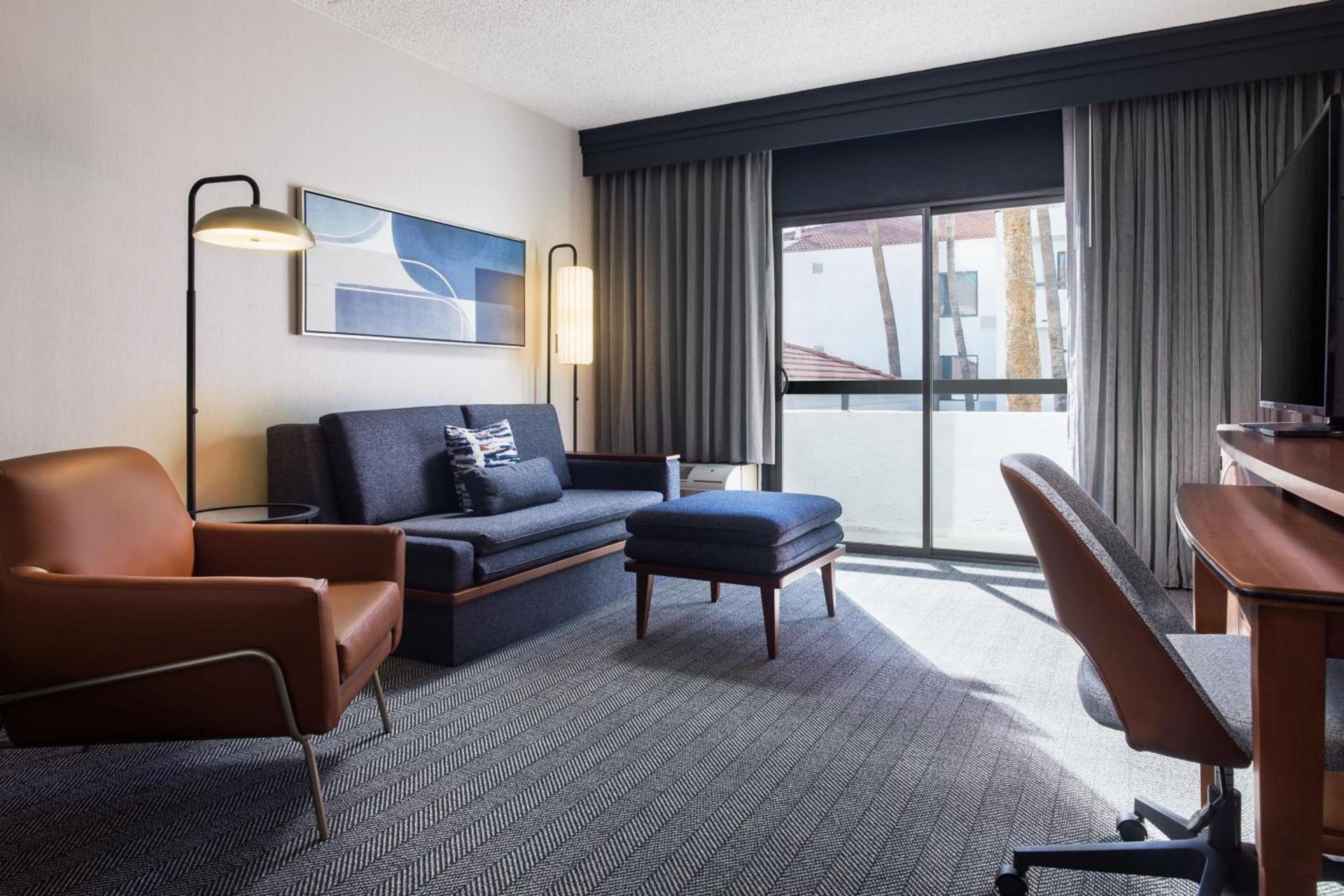 Courtyard by Marriott Phoenix North photo 19