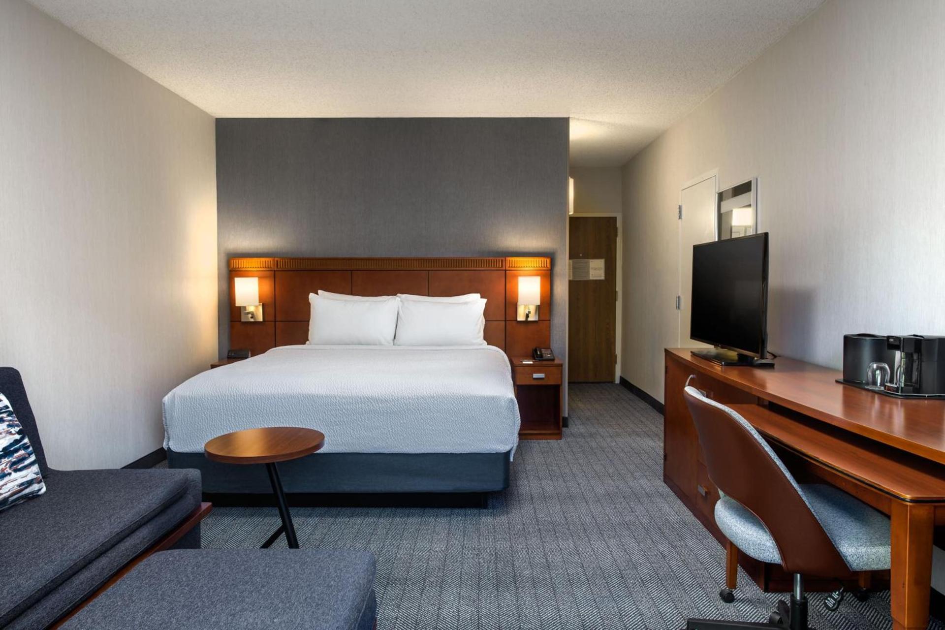 Courtyard by Marriott Phoenix North photo 9