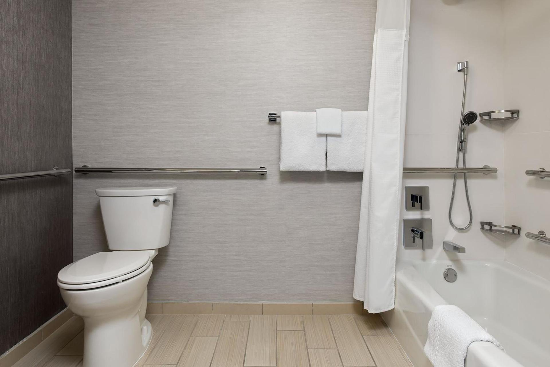 Courtyard by Marriott Phoenix North photo 17