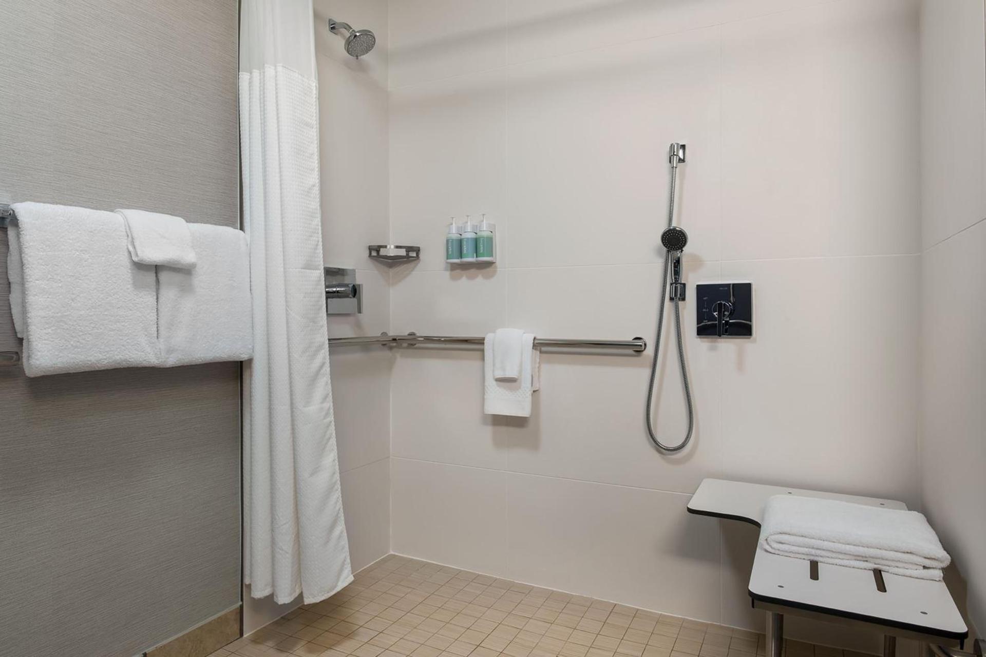 Courtyard by Marriott Phoenix North photo 16