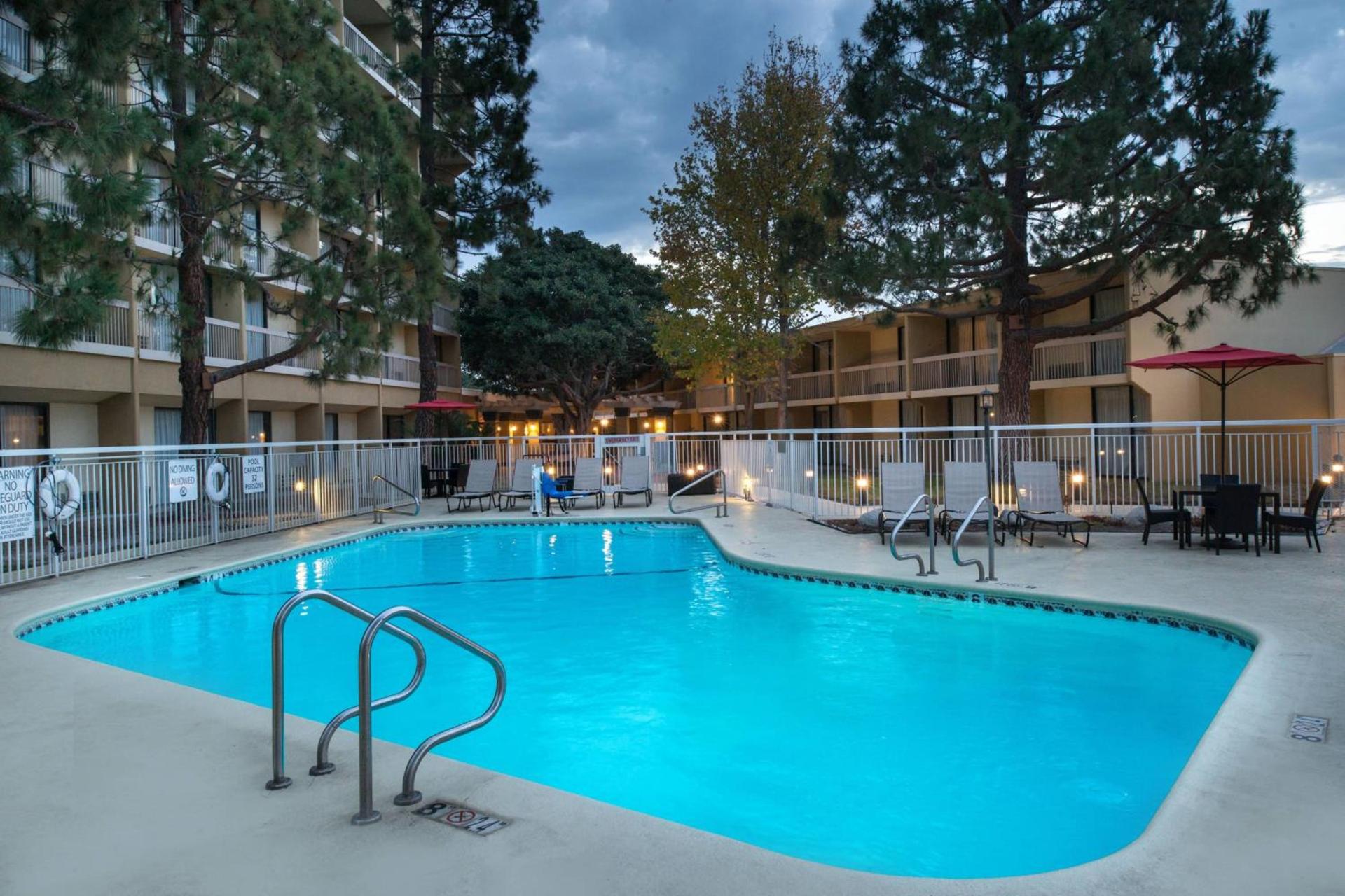 Holiday Inn Oxnard - Ventura by IHG photo 27