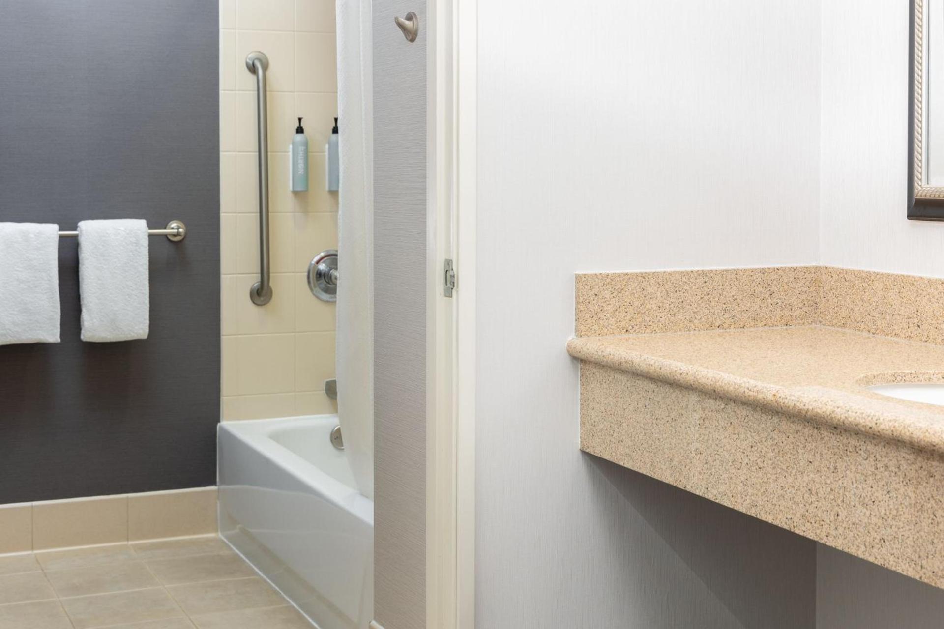 Courtyard by Marriott Ontario Rancho Cucamonga photo 27