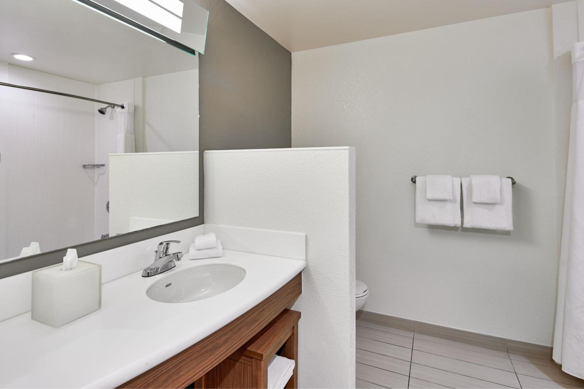 Courtyard by Marriott St. Petersburg Clearwater/Madeira Beach photo 56