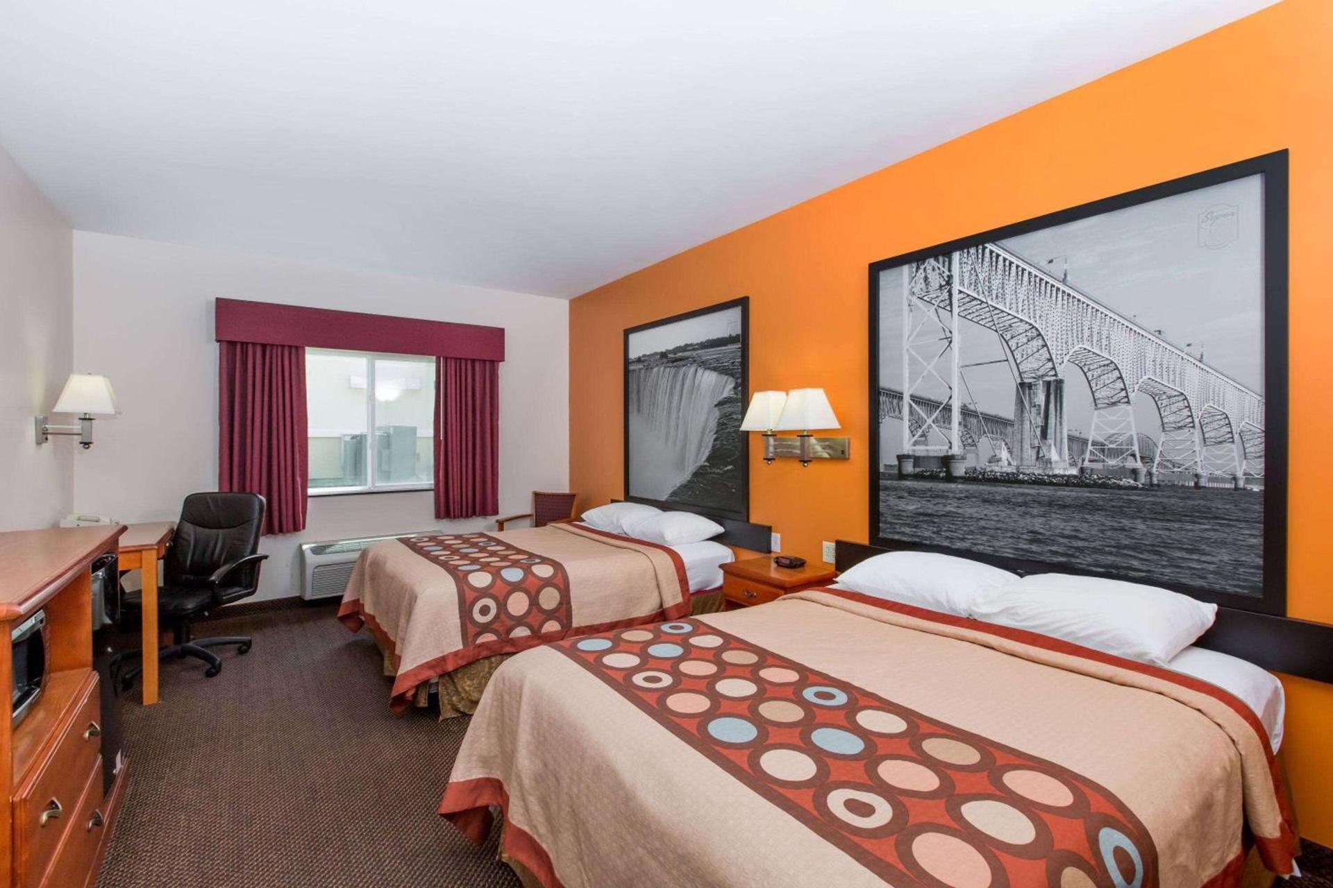 Super 8 by Wyndham Salina photo 11