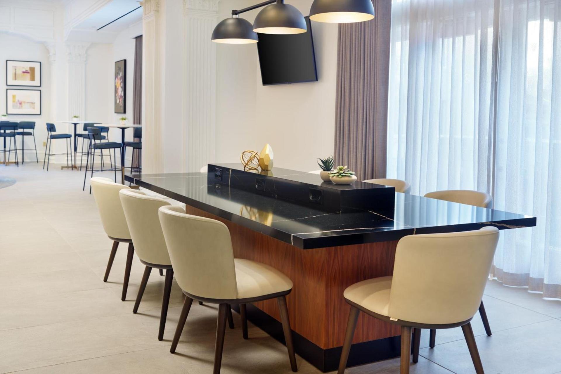 Courtyard by Marriott New Orleans French Quarter/Iberville photo 4