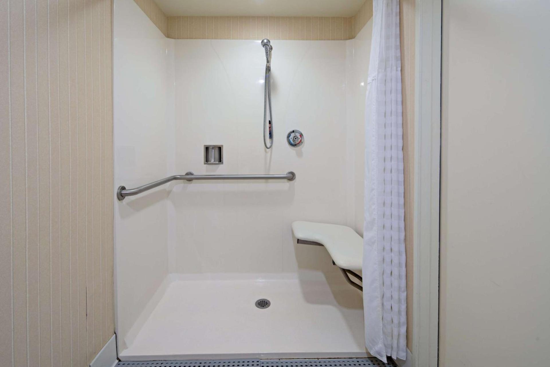 Hilton Concord photo 8