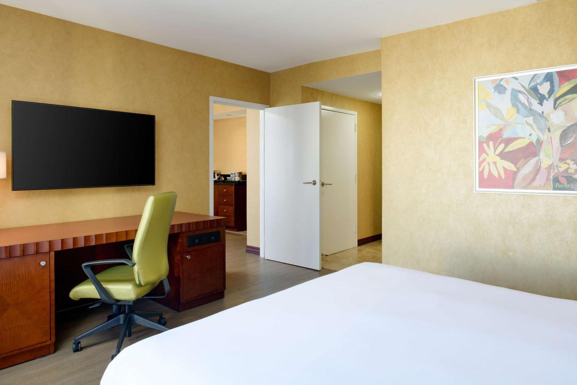 Hilton Charlotte Uptown photo 18