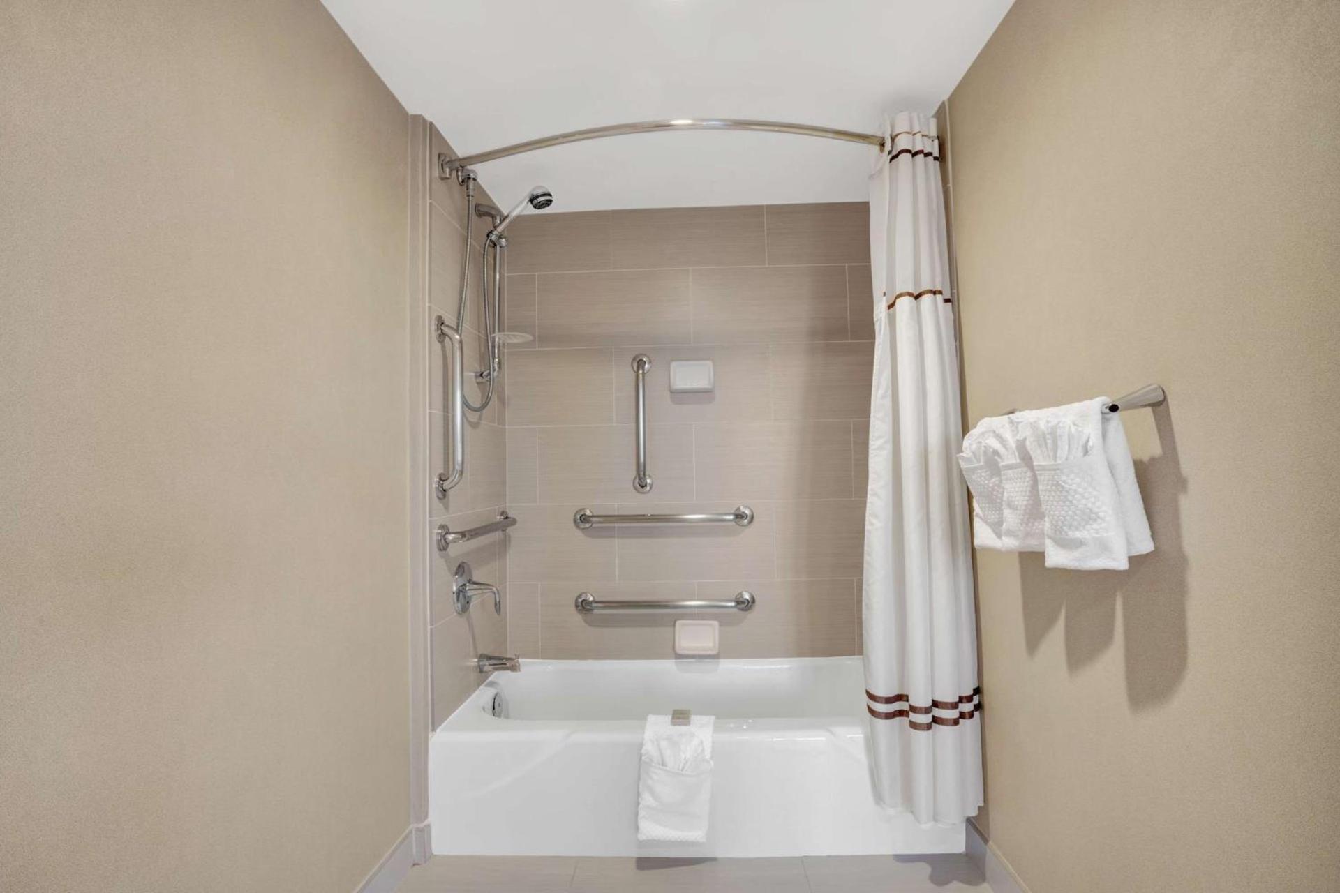 Hilton Arlington National Landing photo 30