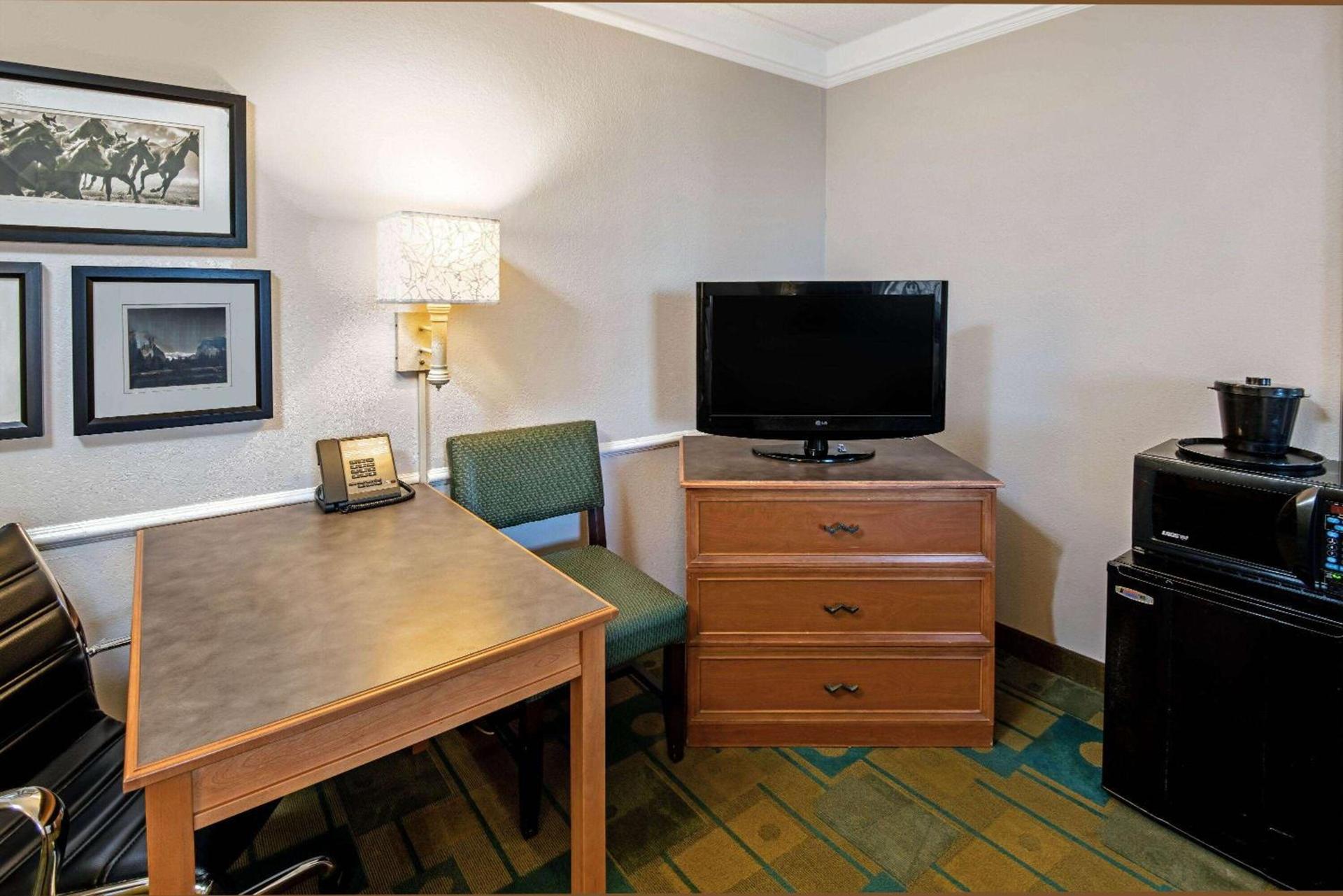 La Quinta Inn by Wyndham Amarillo Mid-City photo 57