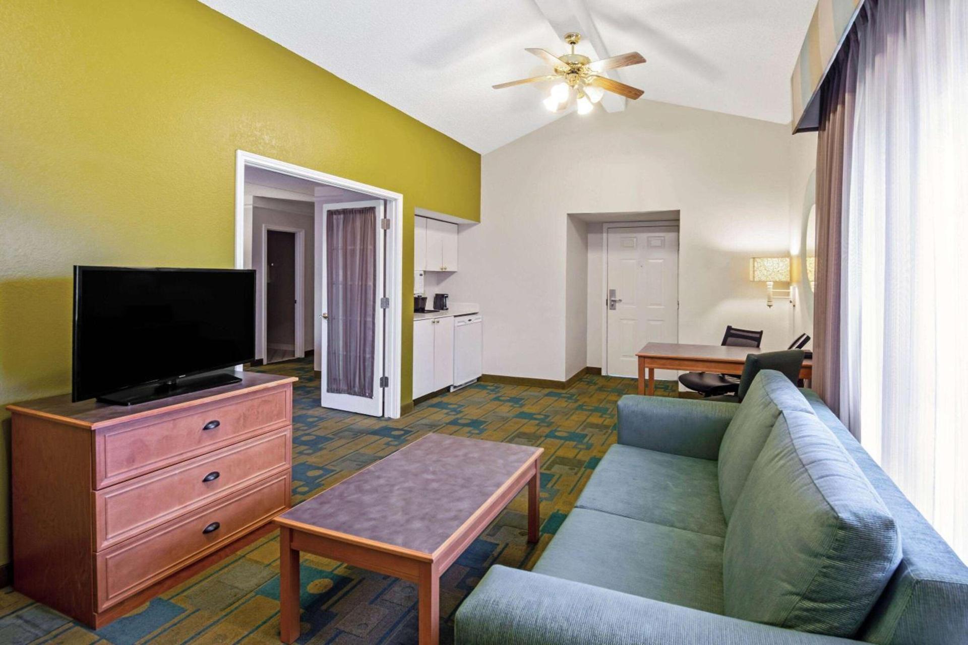 La Quinta Inn by Wyndham Amarillo Mid-City photo 70