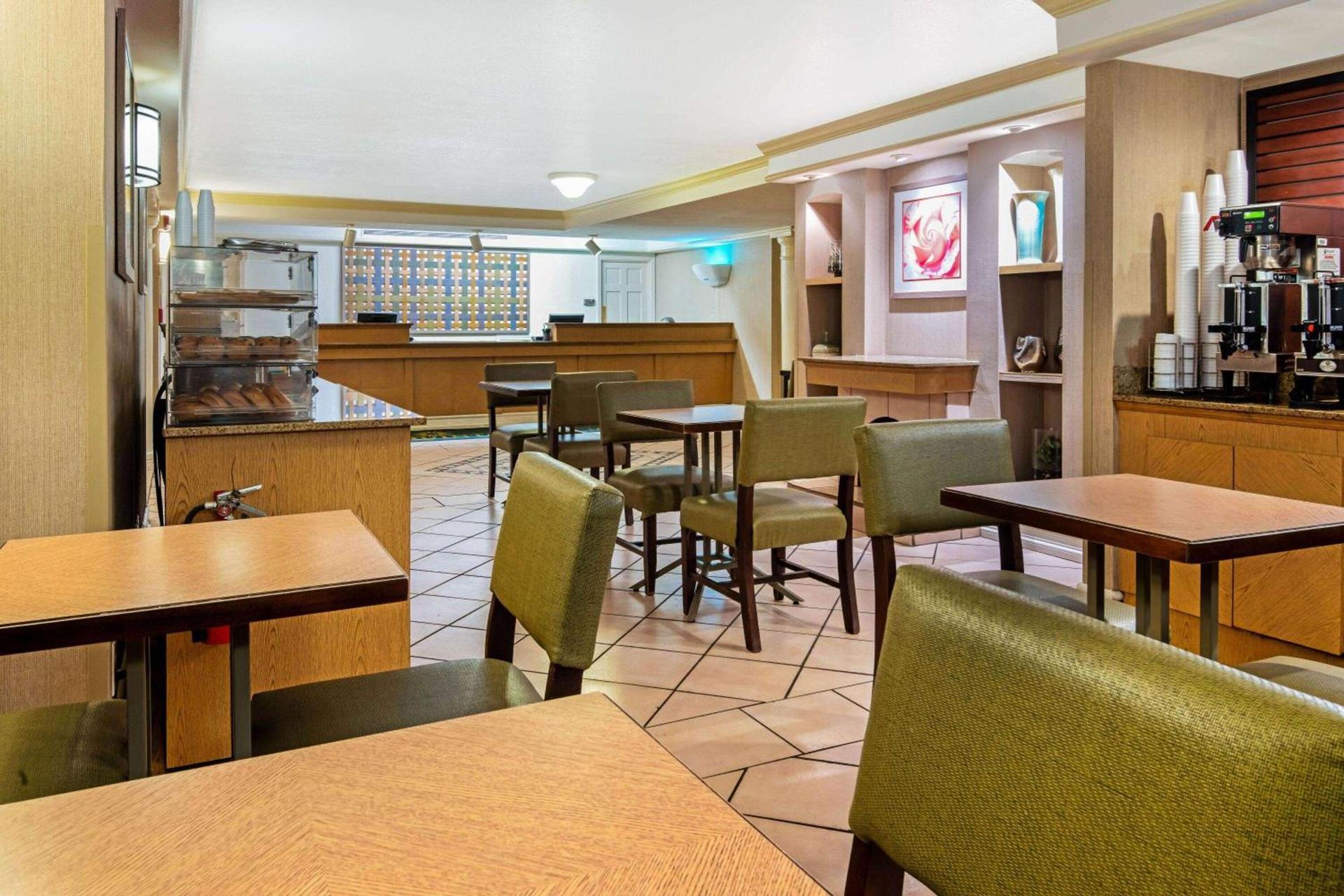 La Quinta Inn by Wyndham Amarillo Mid-City photo 36