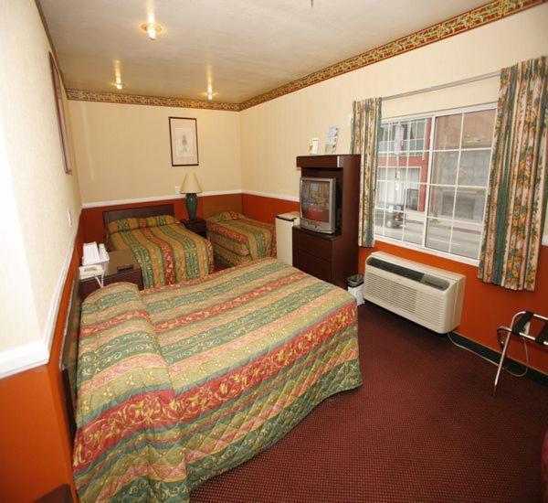 Hollywood Guest Inn photo 18