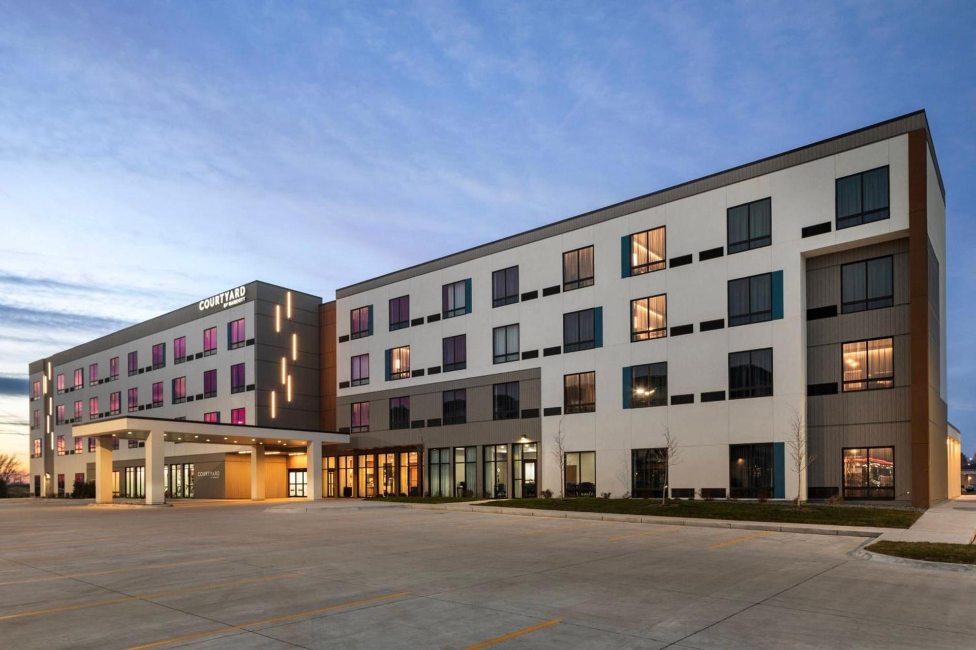 Courtyard by Marriott Bettendorf photo 1