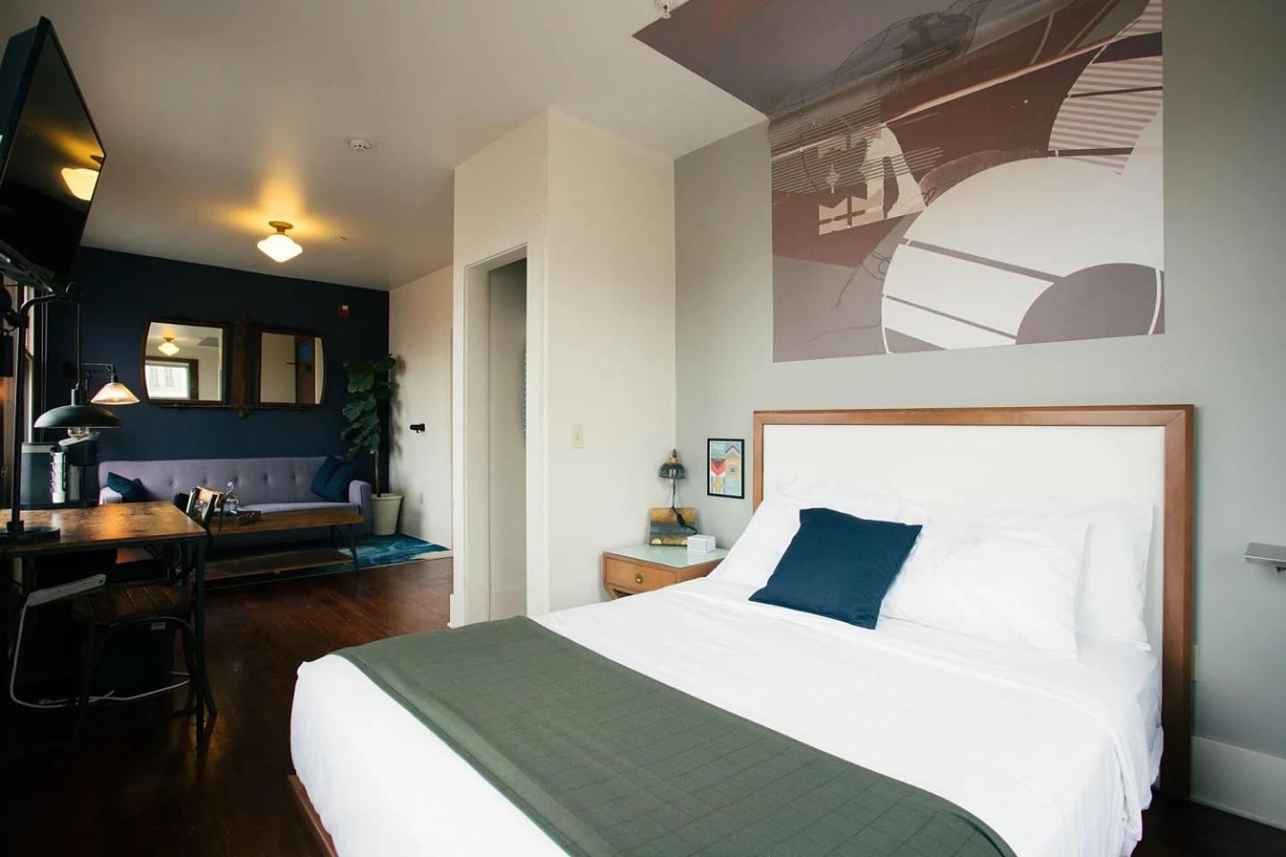 Commodore Hotel photo 6
