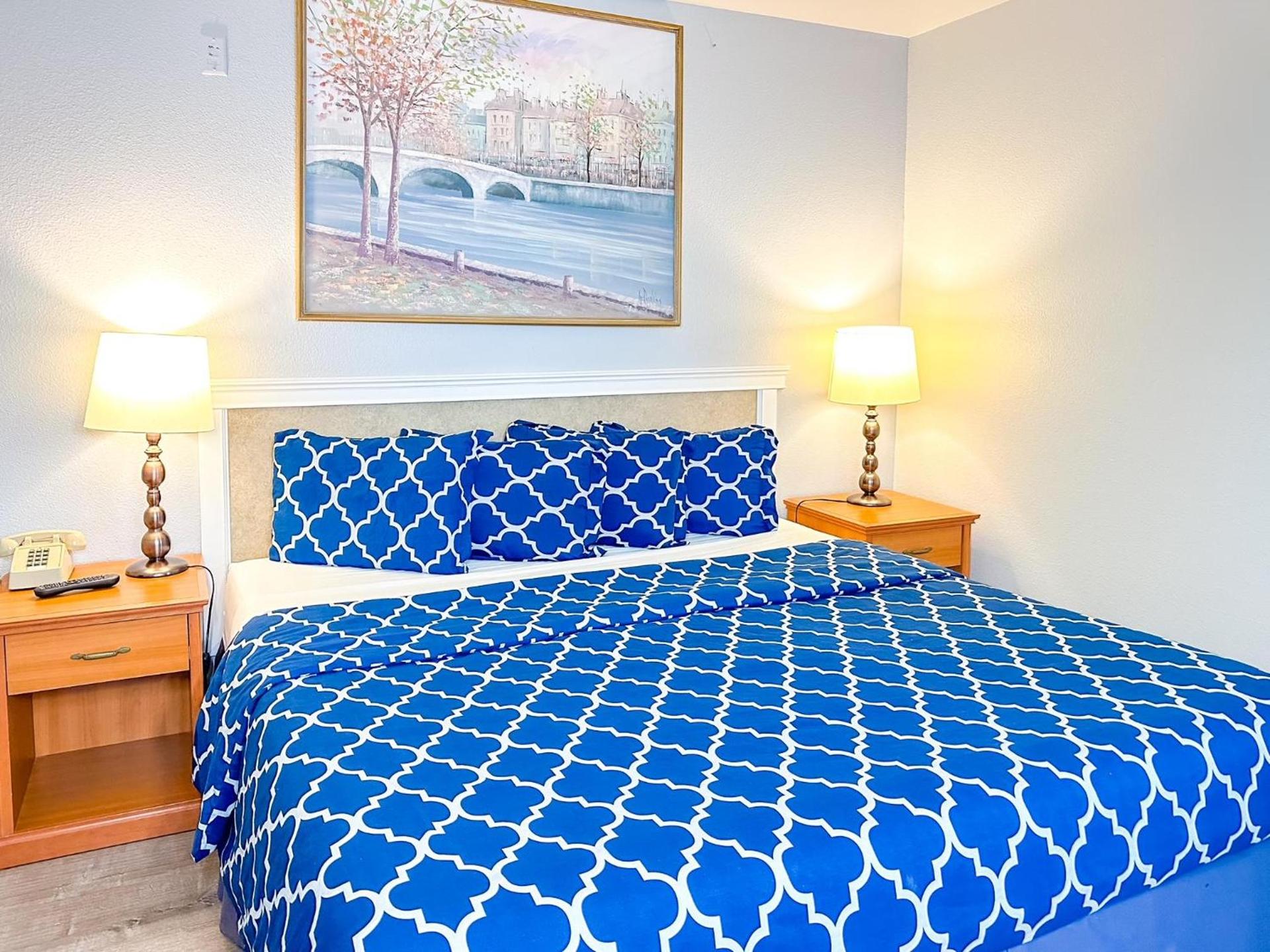 Americas Inn & Suite photo 20