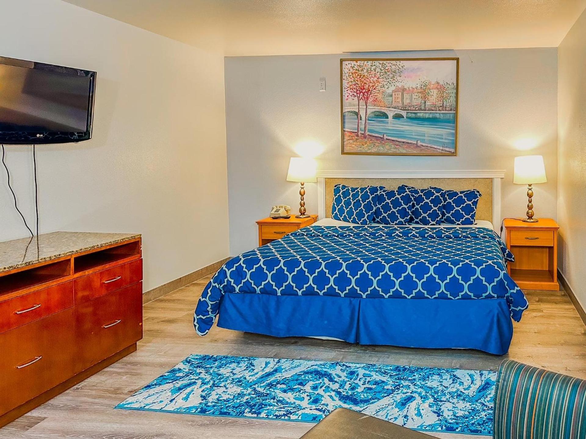 Americas Inn & Suite photo 22