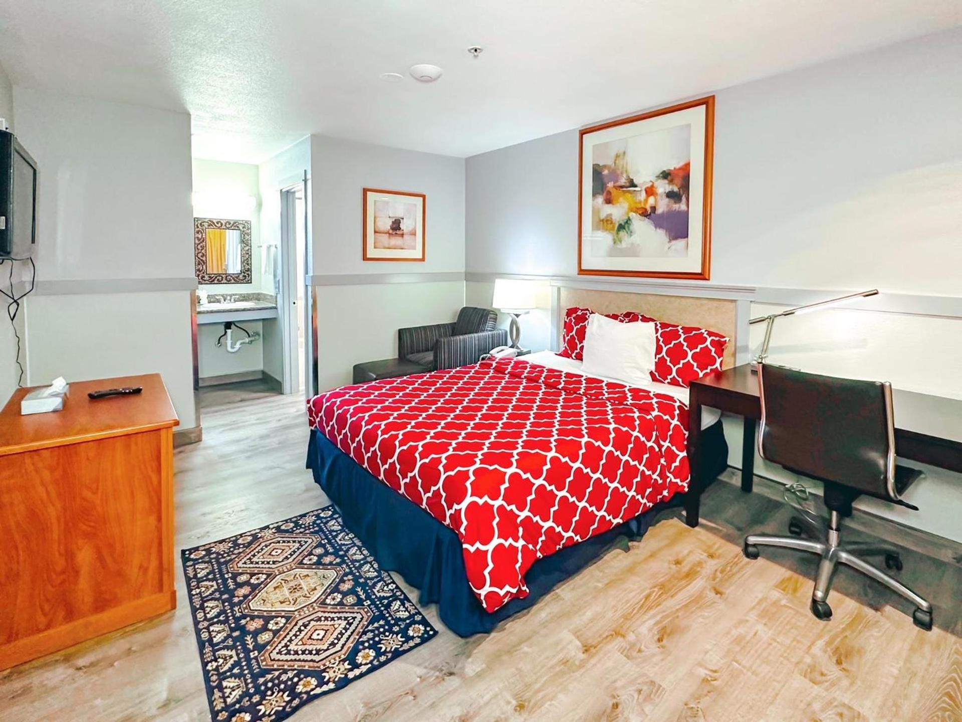 Americas Inn & Suite photo 23