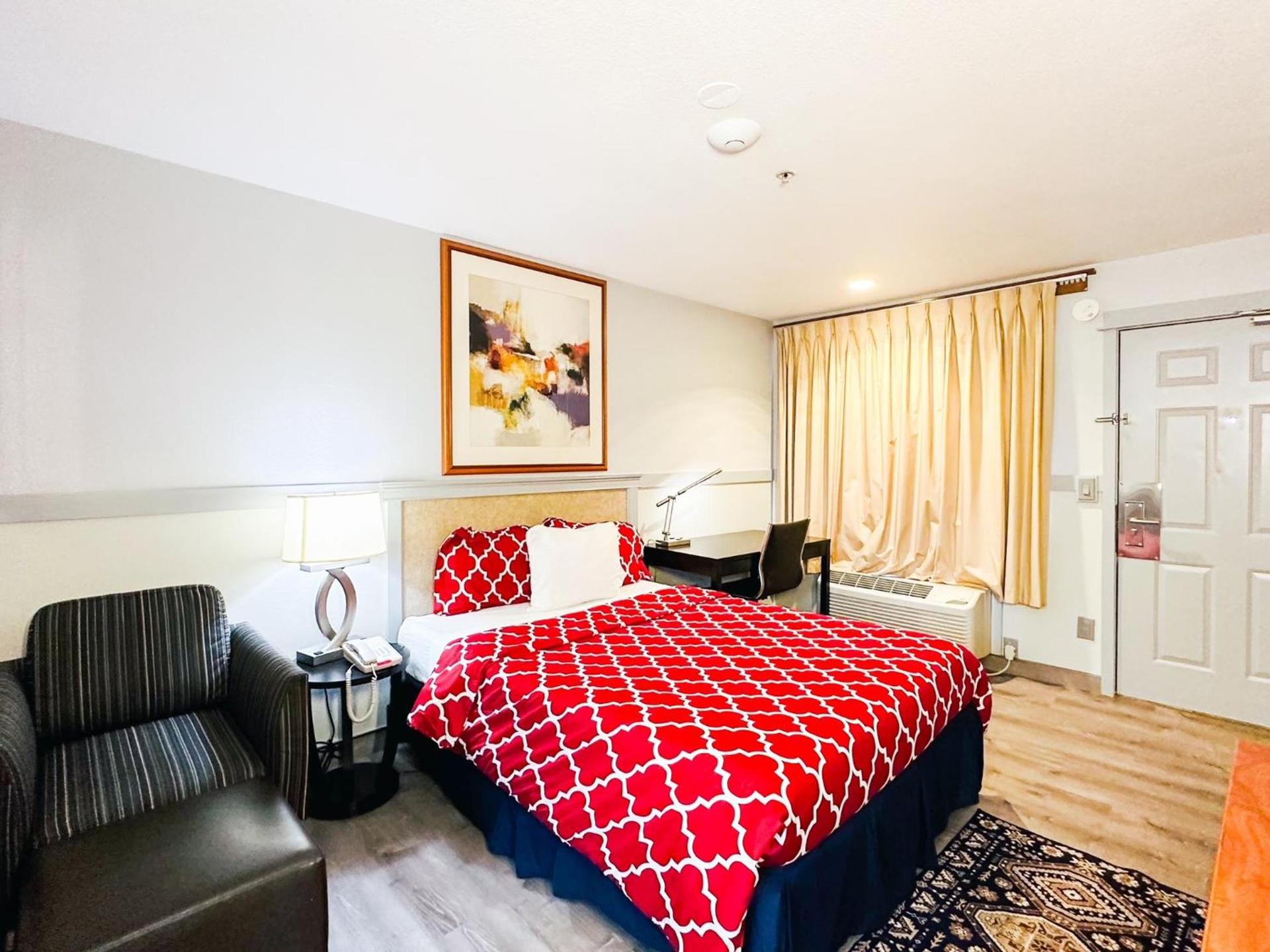 Americas Inn & Suite photo 24